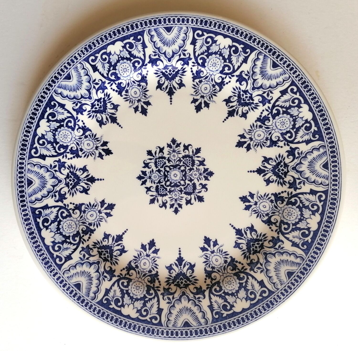 4 mismatched Gien dessert plates