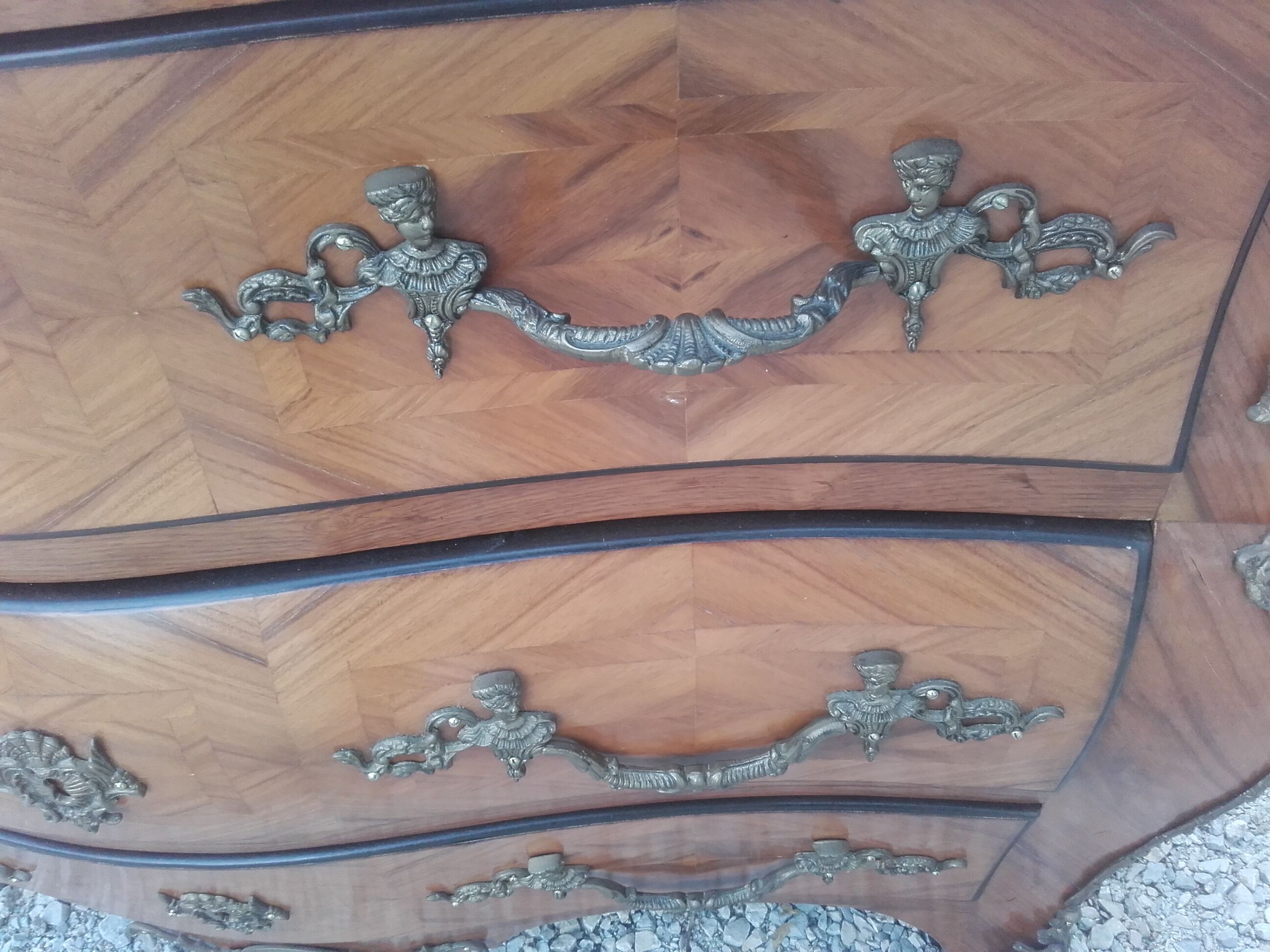 Dresser in marquetry and bronze