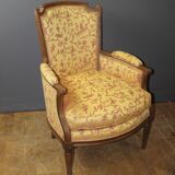 Pair of Louis XVI Bergères in walnut, late 18th century.