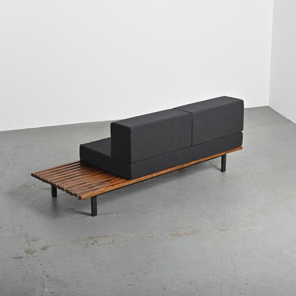 Banquette Cansado en acajou par Charlotte Perriand, vers 1962.