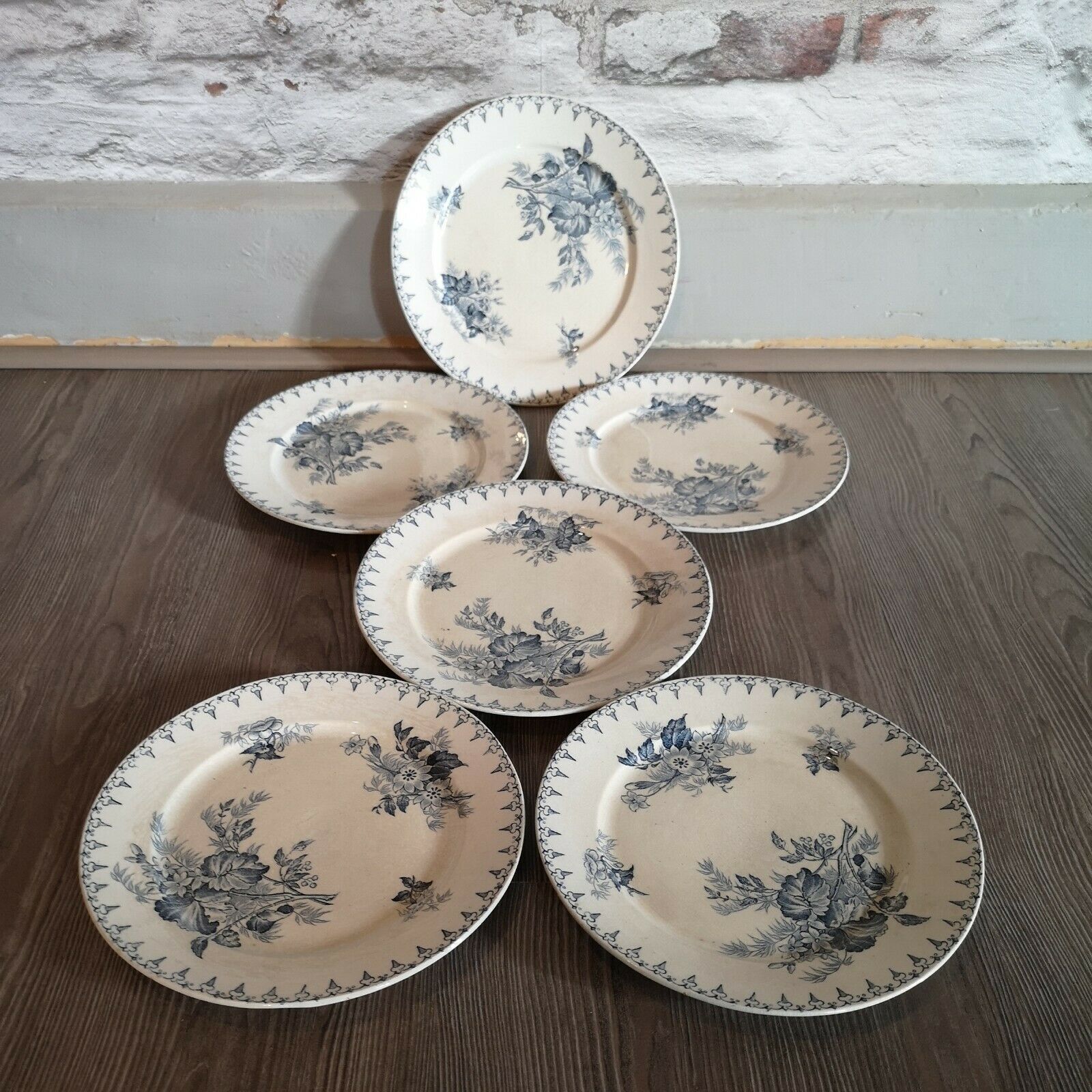 Series of 6 dessert plates in Sarreguemines earthenware model Flore style