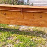 Banc d'église en pitchpin de 4 places numérotées
