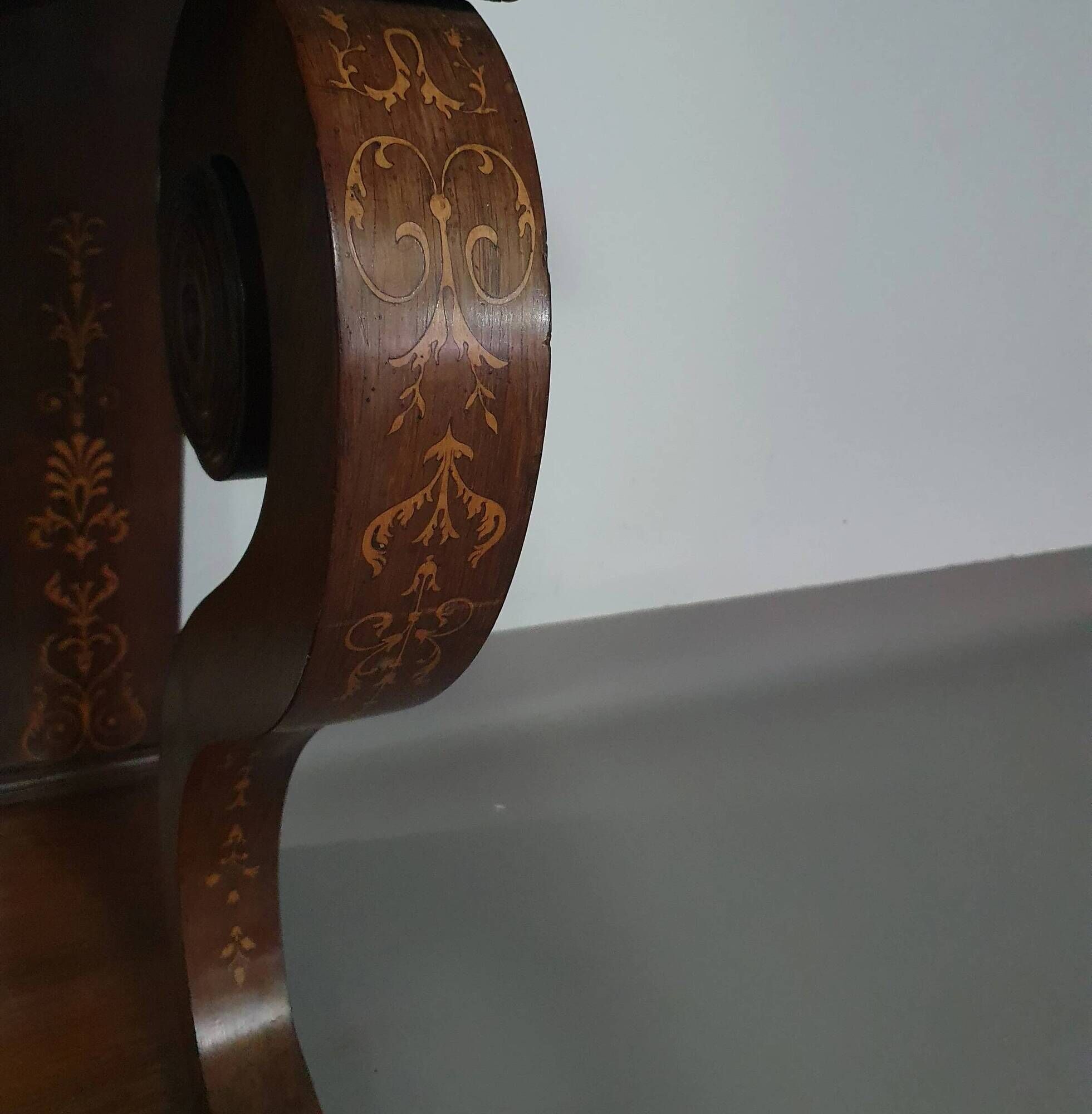 Trumeau / table d'appoint français des années 1830 avec marqueterie de bois