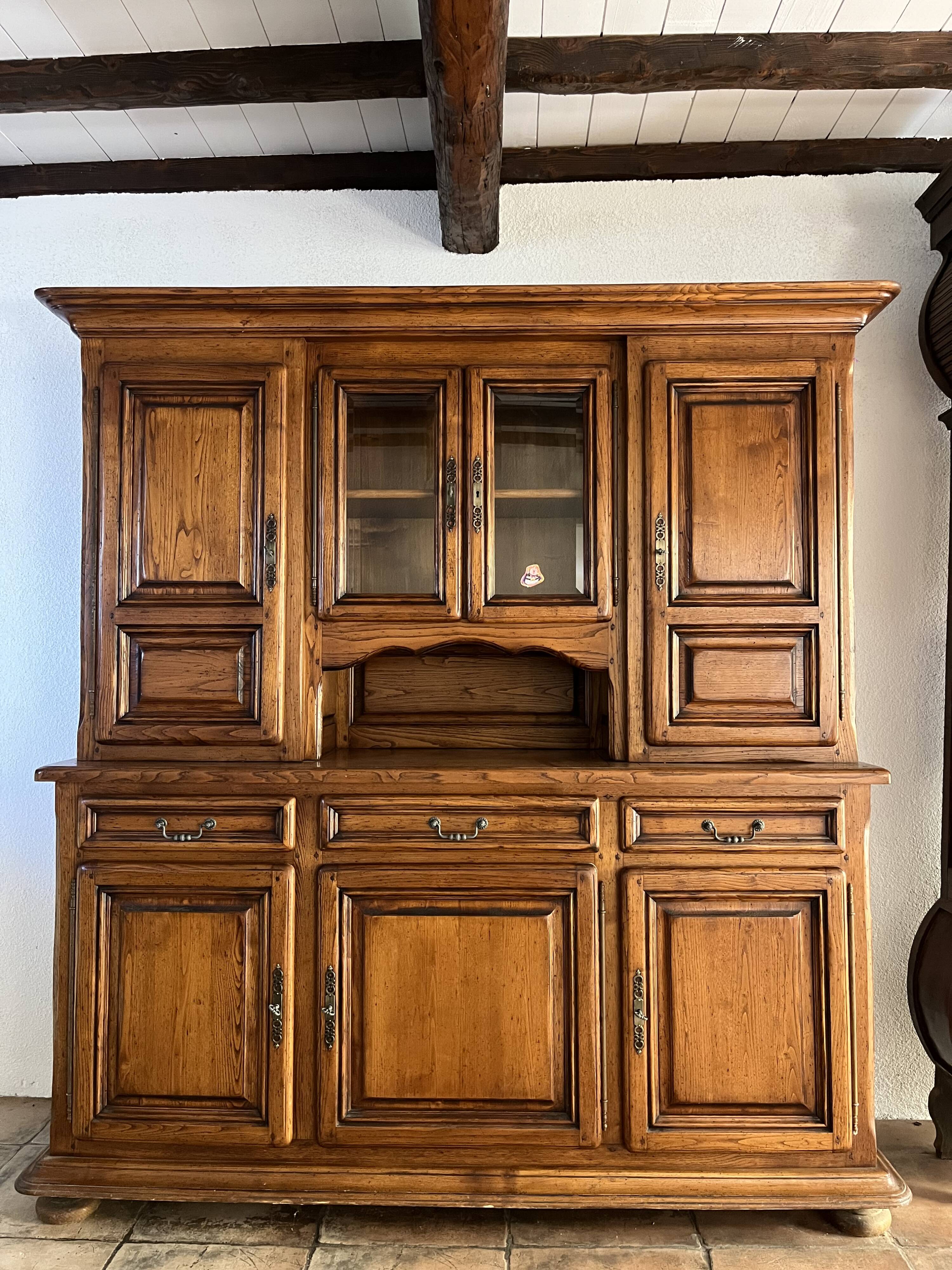 Solid oak dresser in rustic/country chic style