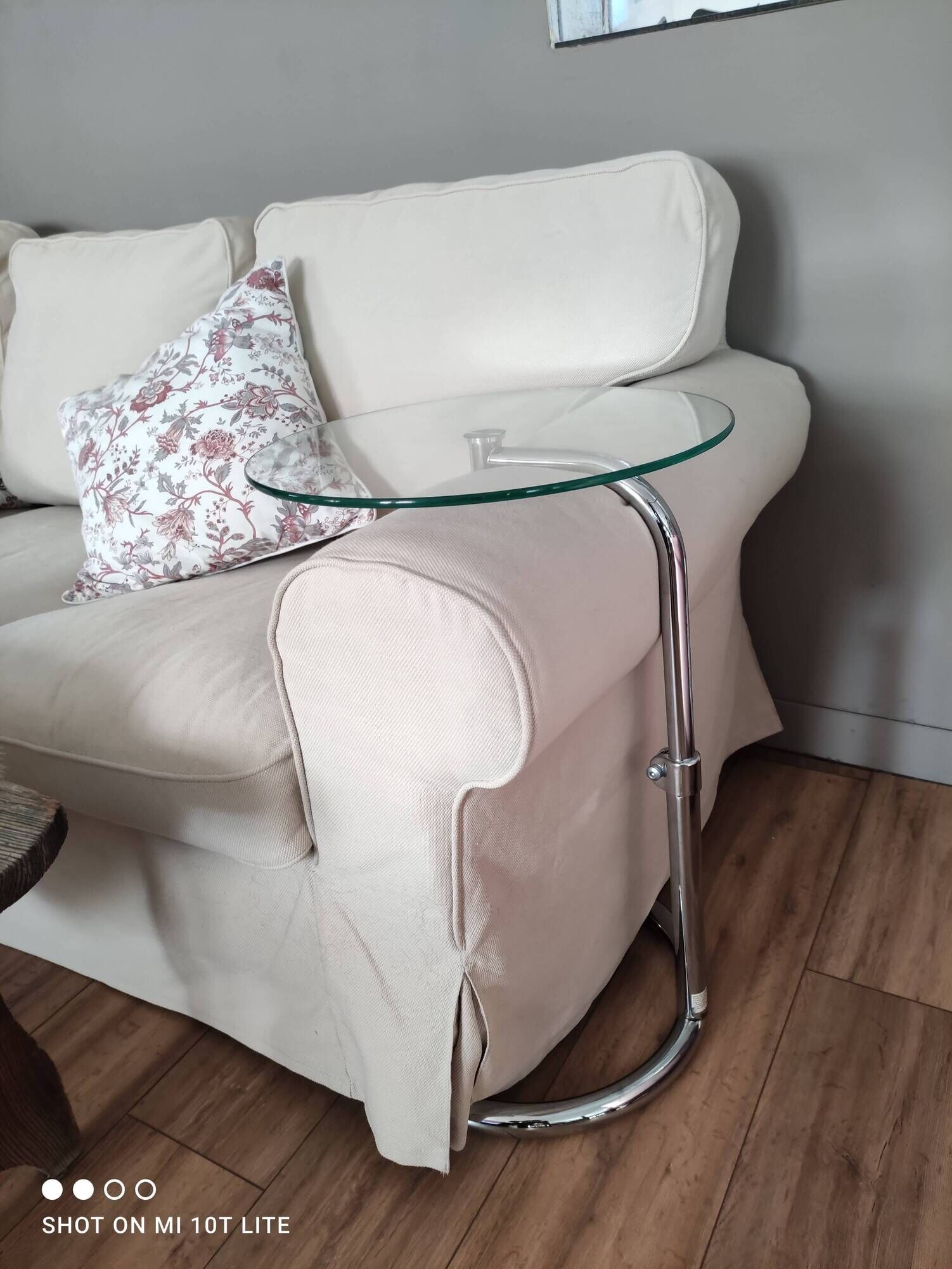 End of sofa, pedestal table, side table paget top in chrome-plated glass base