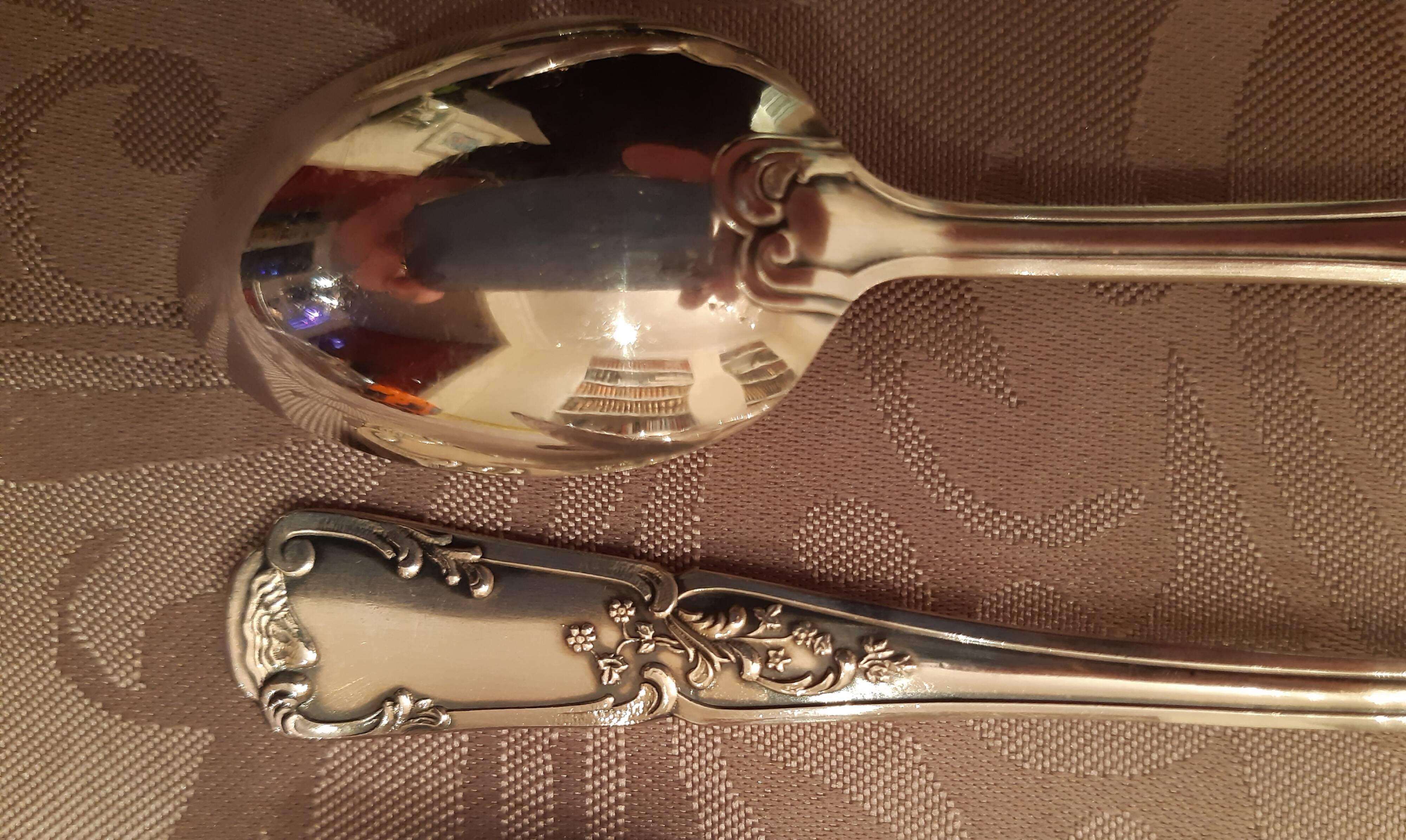 12 teaspoons, floral pattern with lily of the valley, silver metal