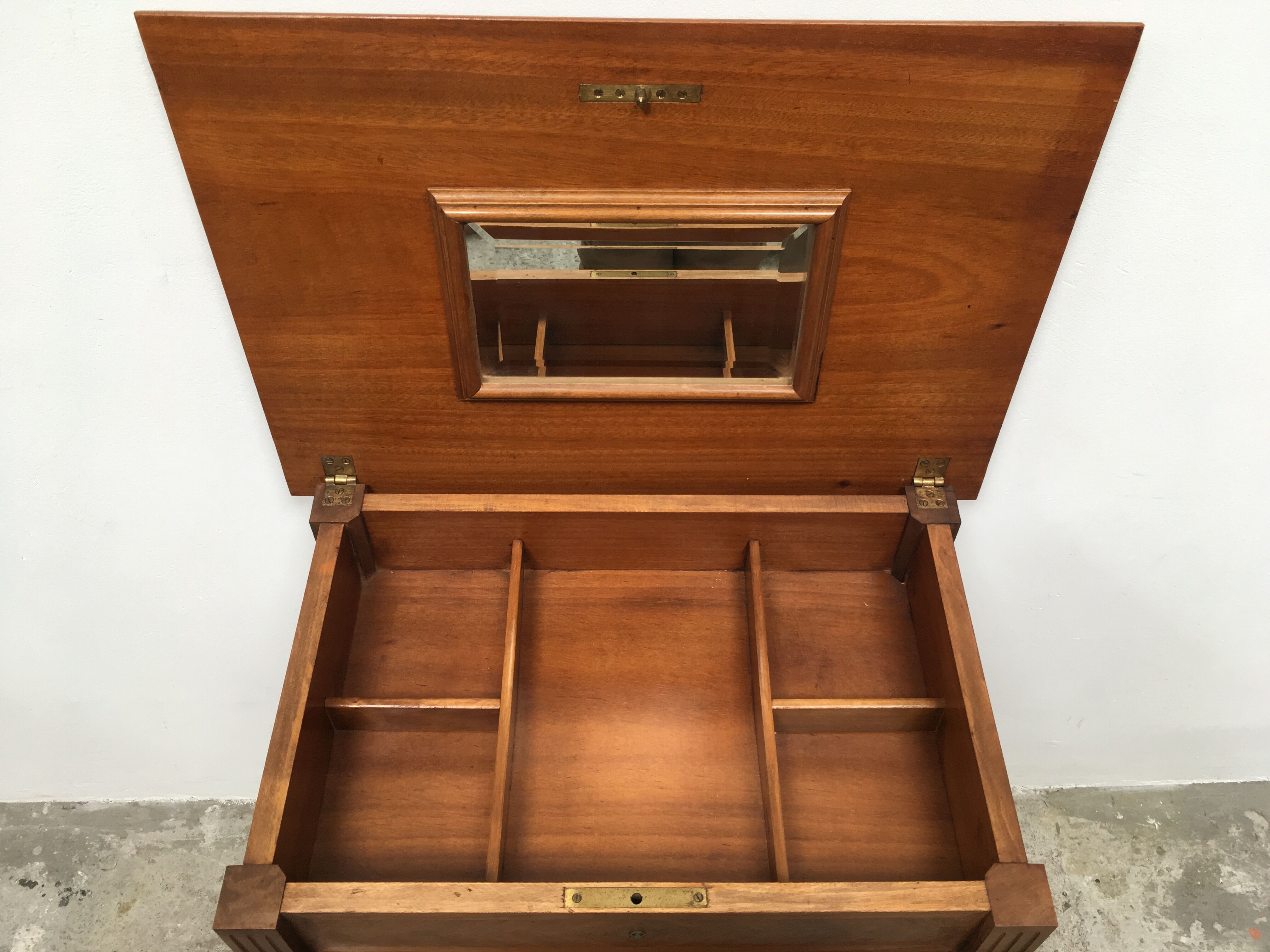 Dressing table with drawers