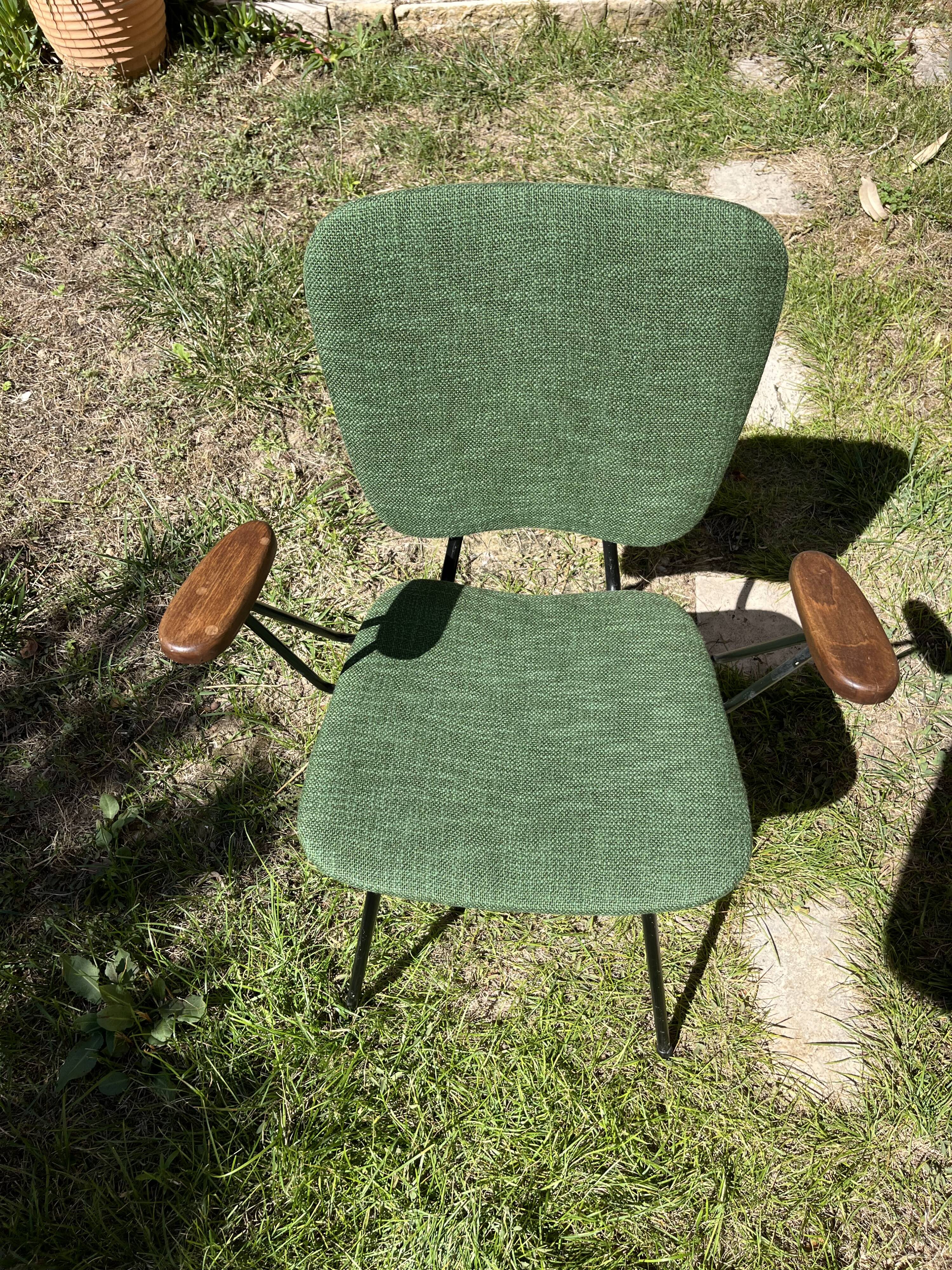 50s chair with armrests.