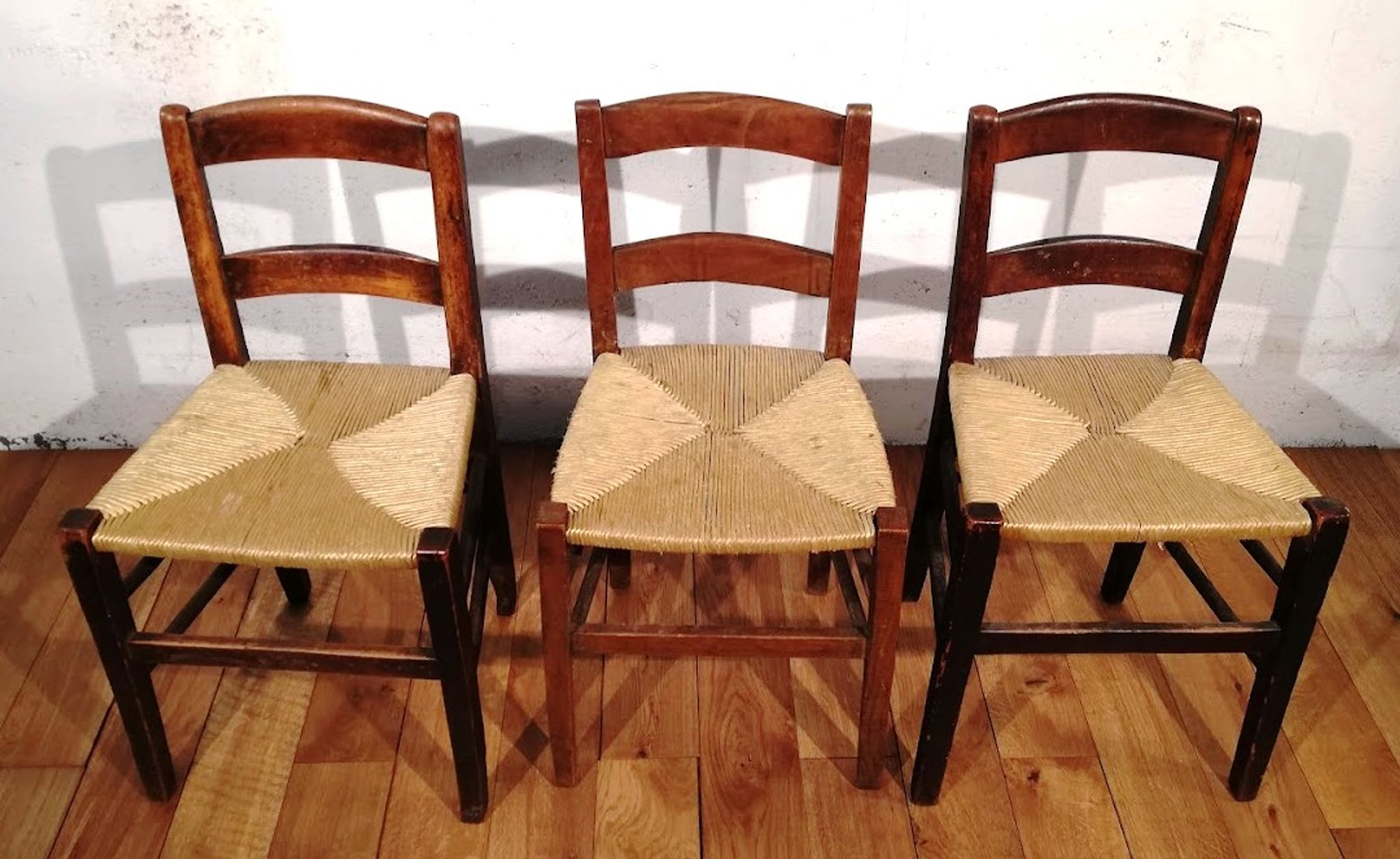 Vintage children's chair in wood and straw