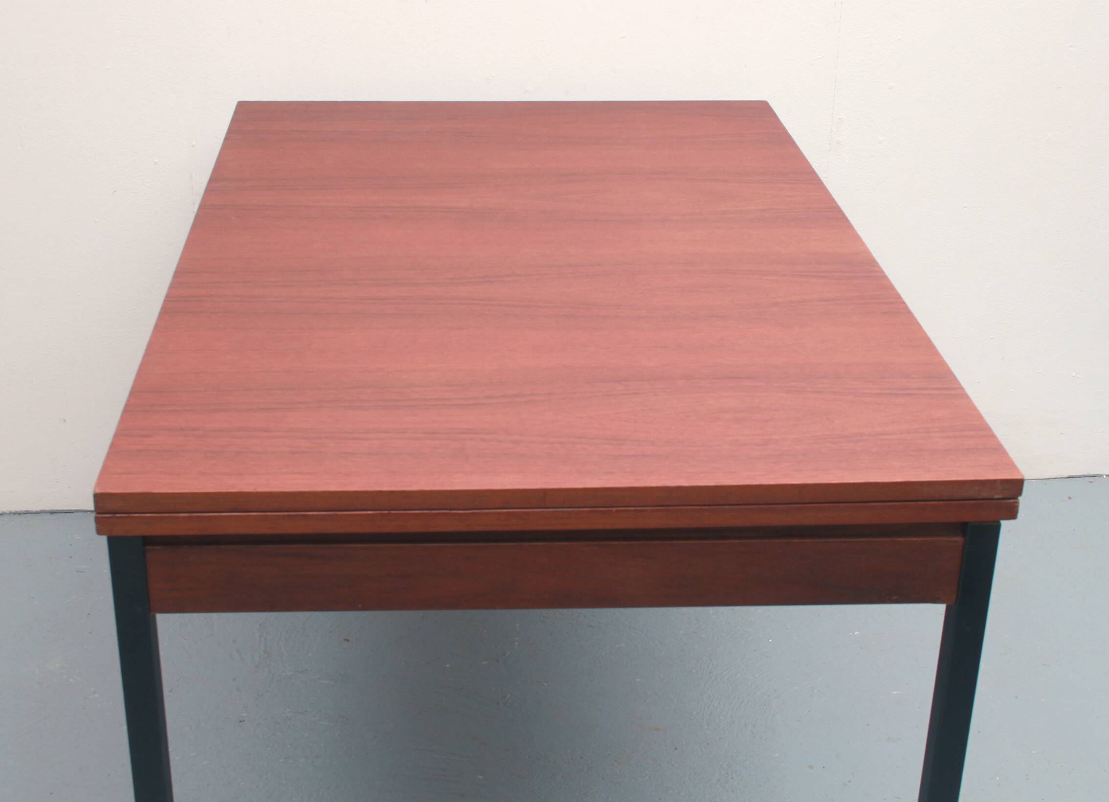 Table à manger extensible des années 60 en teck et métal
