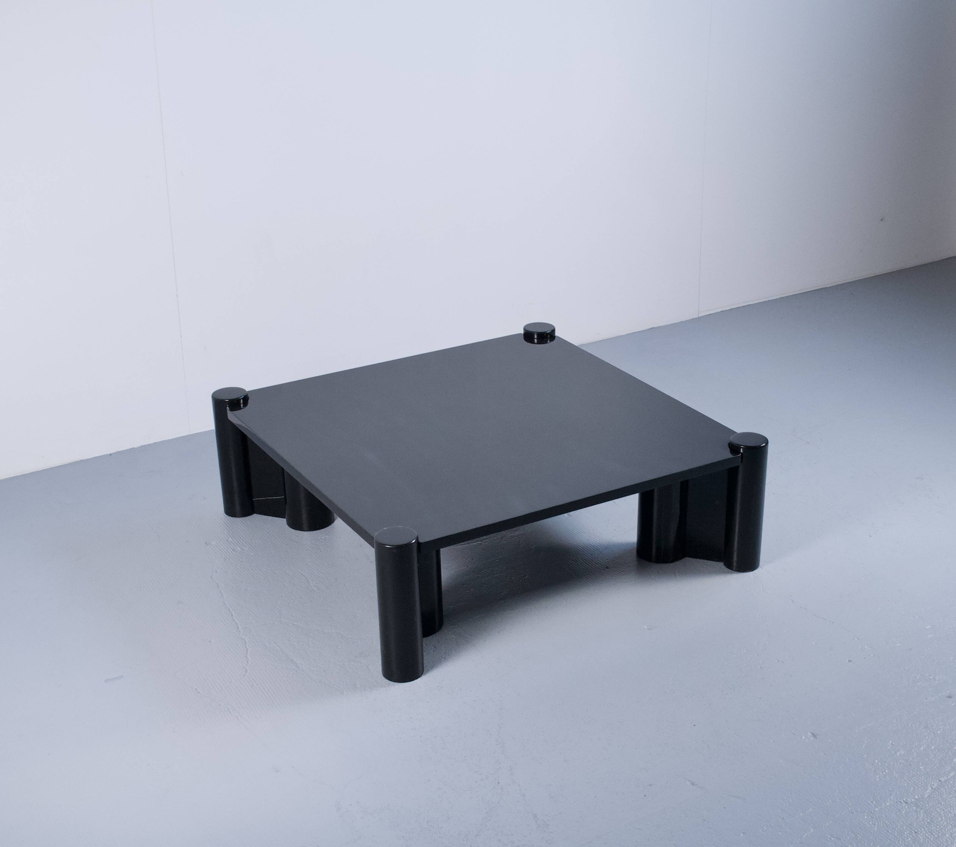 Jumbo marble coffee table by Gae Aulenti, 1960s, Knoll International, publisher
