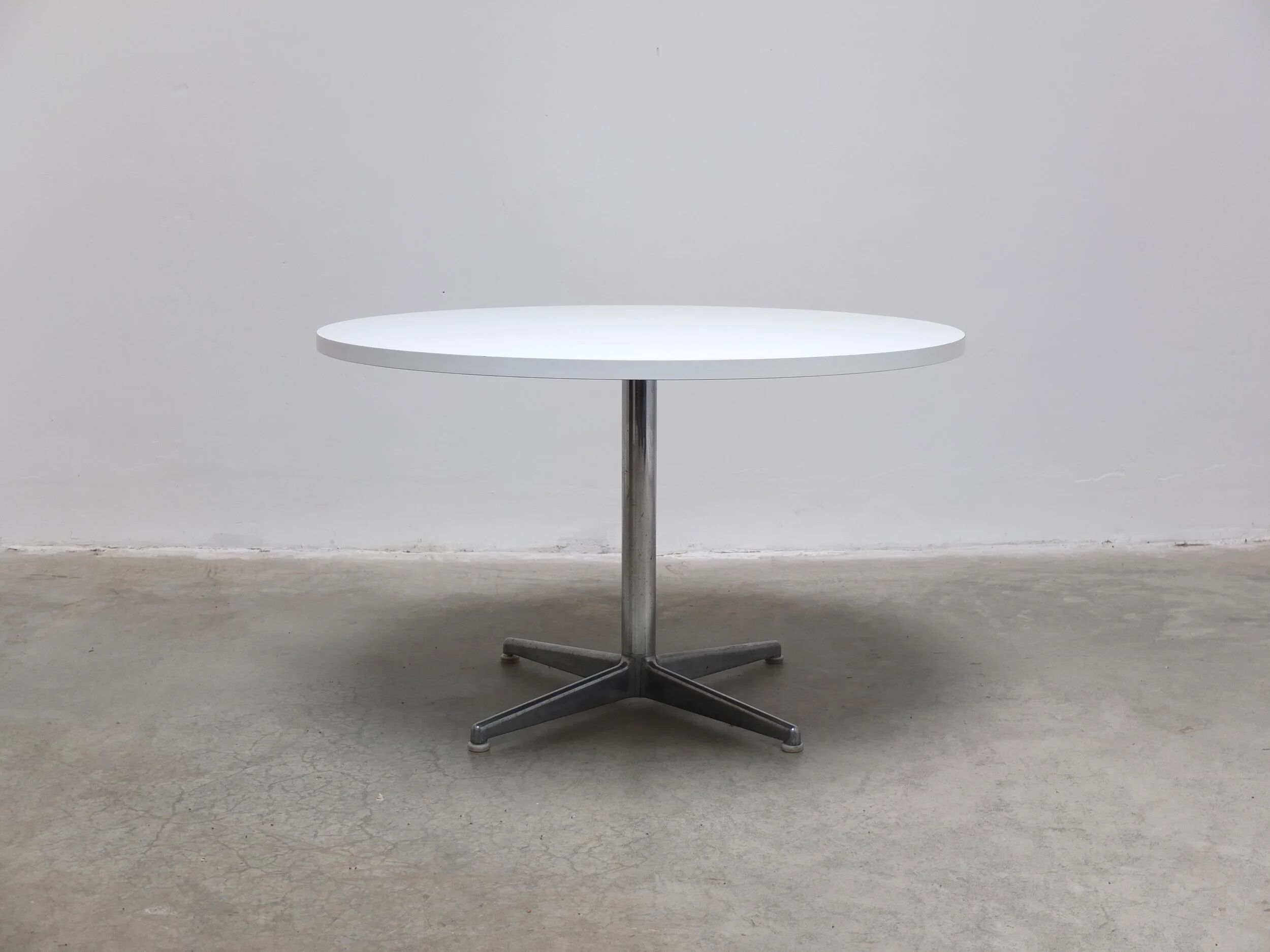 Round Space Age dining table, 1970s