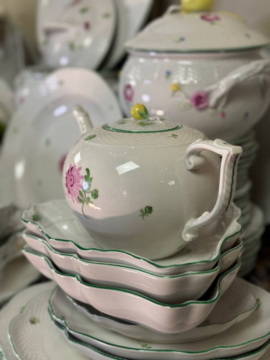 Large porcelain service, Tertia model, Herend, early 20th century, approximately 200 pieces