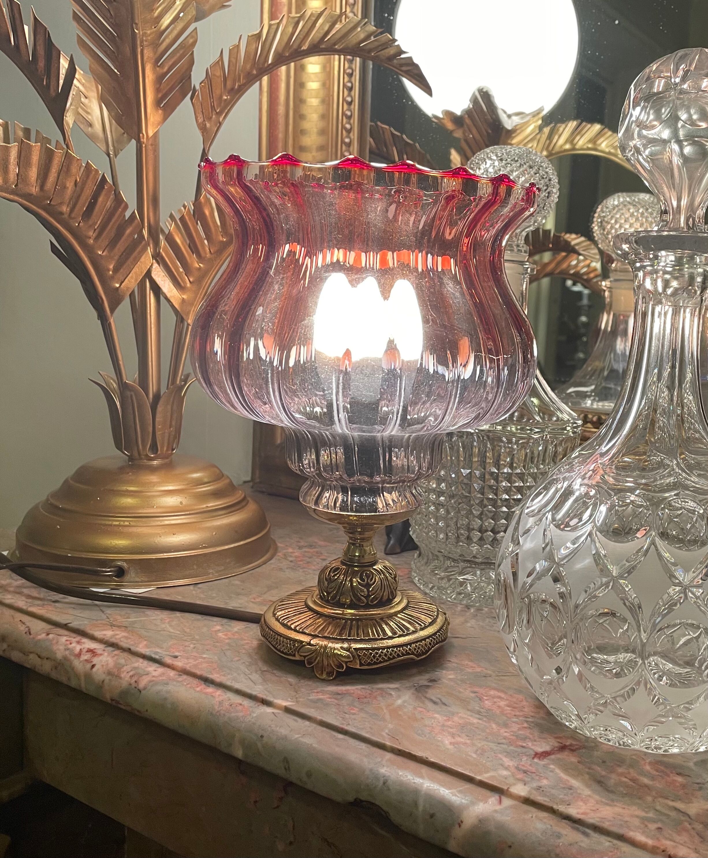 Brass foot tulip lamp