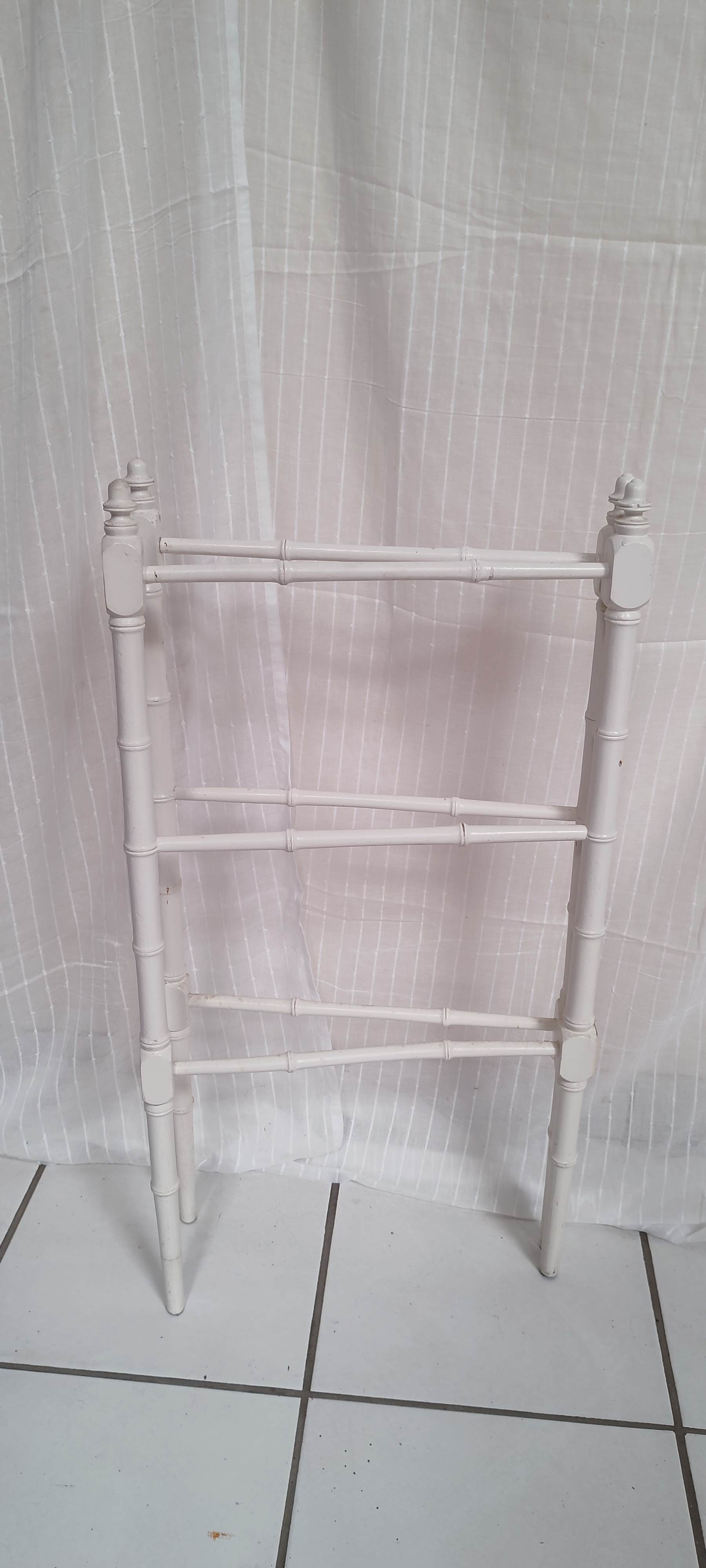 Vintage wood towel rack bamboo effect