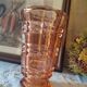 Vase verre moulé rose style Art Déco