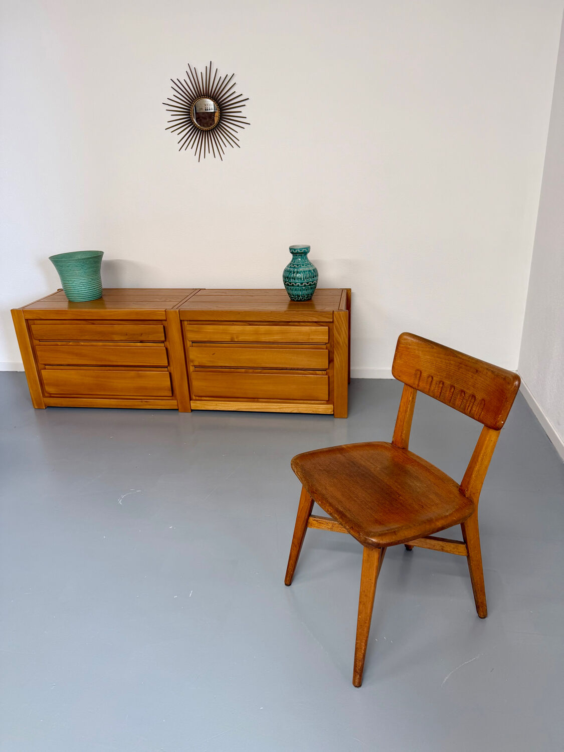 Low enfilade Regain in solid elm, French design from the 1970s, vintage.