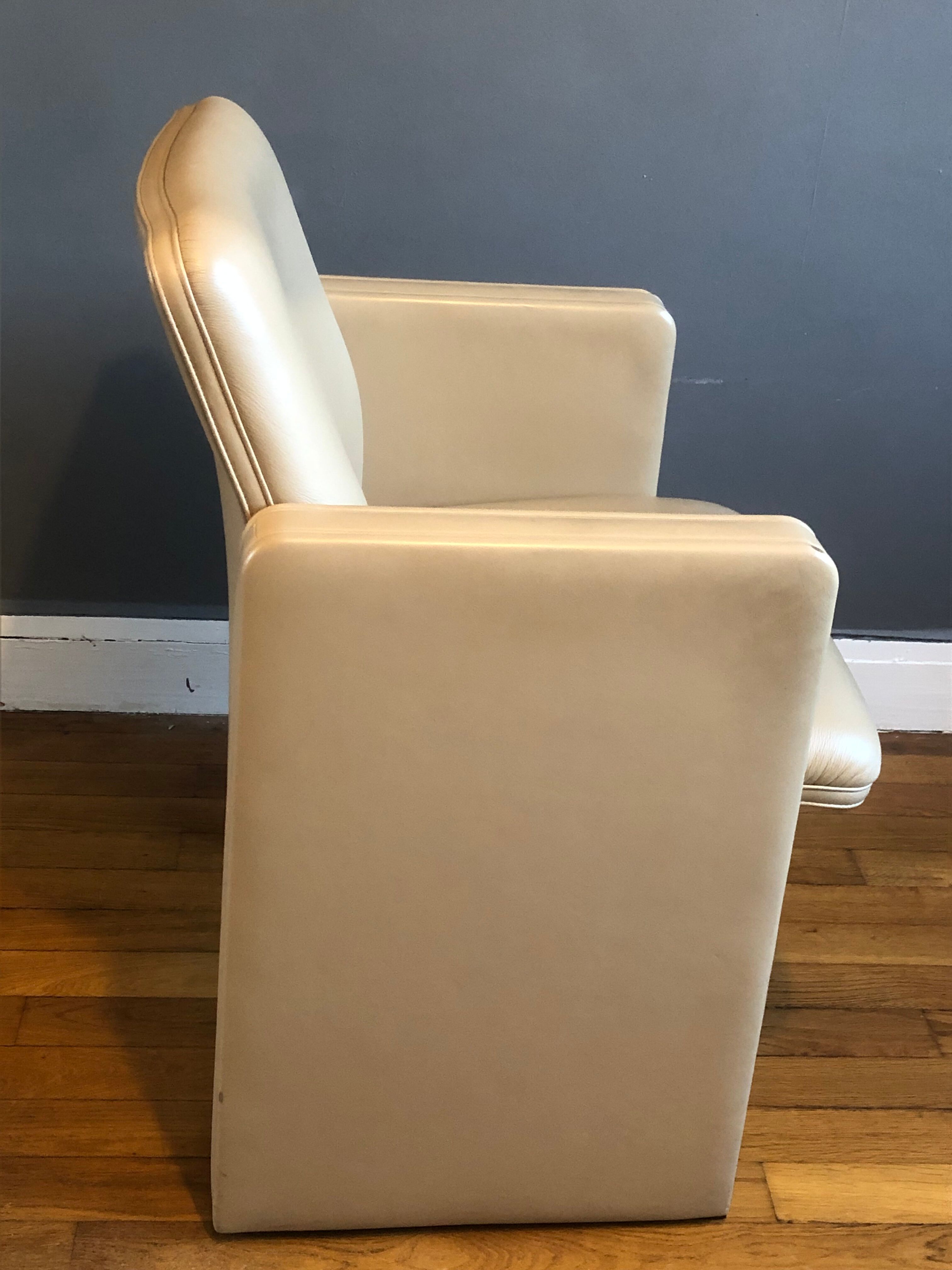 Fauteuil THF design Tito Agnoli pour Poltrona Frau