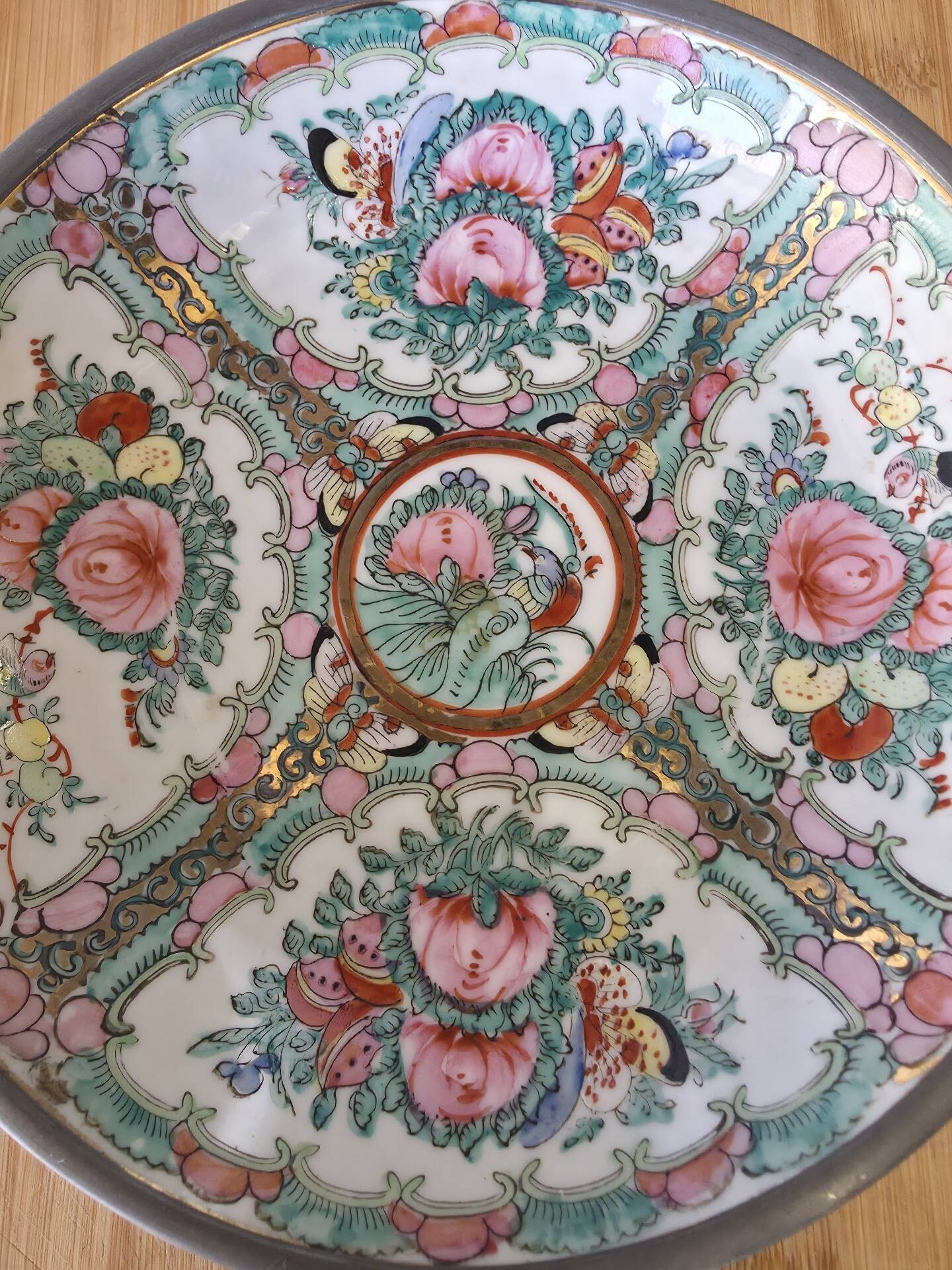 Vintage Porcelain Plate "Famille Rose" Hong Kong tin metal
