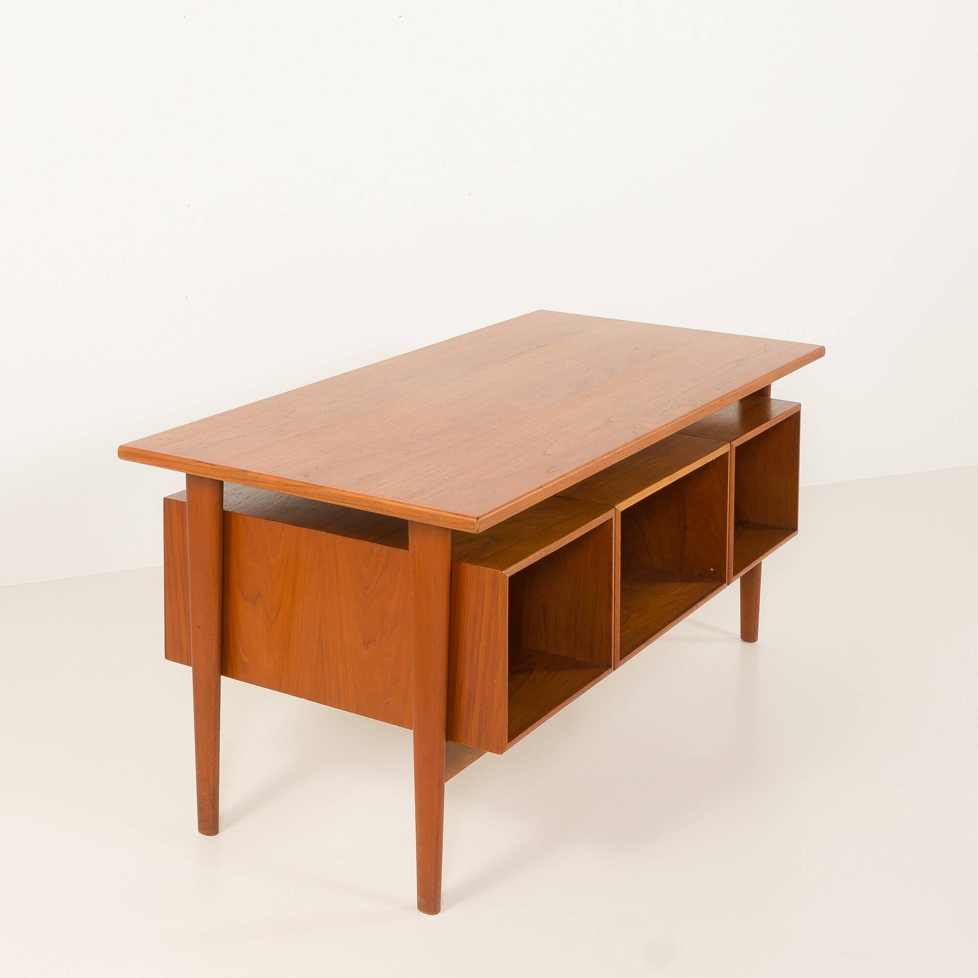 Bureau de direction danois en teck attribué à Kai Kristiansen, années 1960