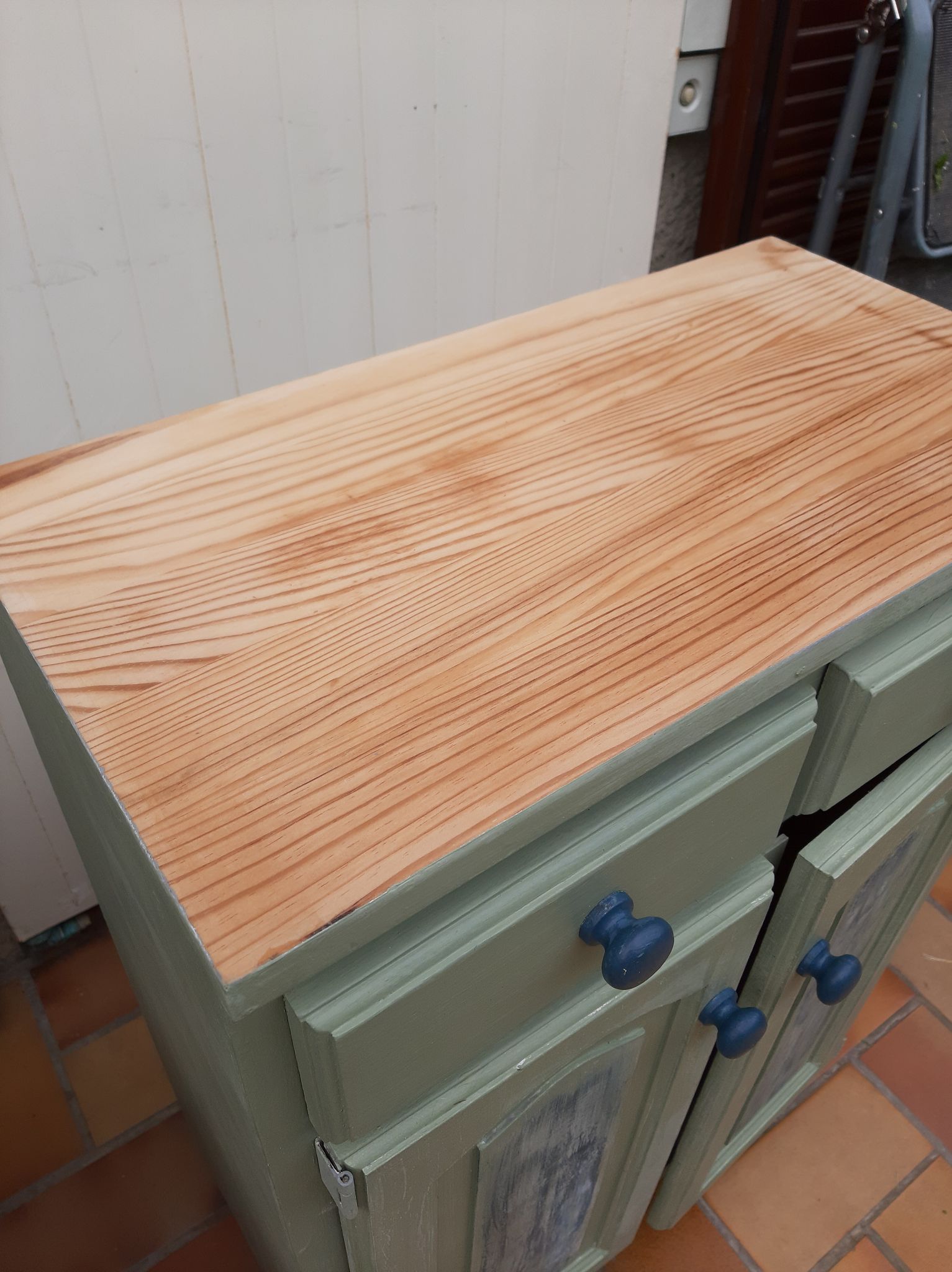 Entrance furniture