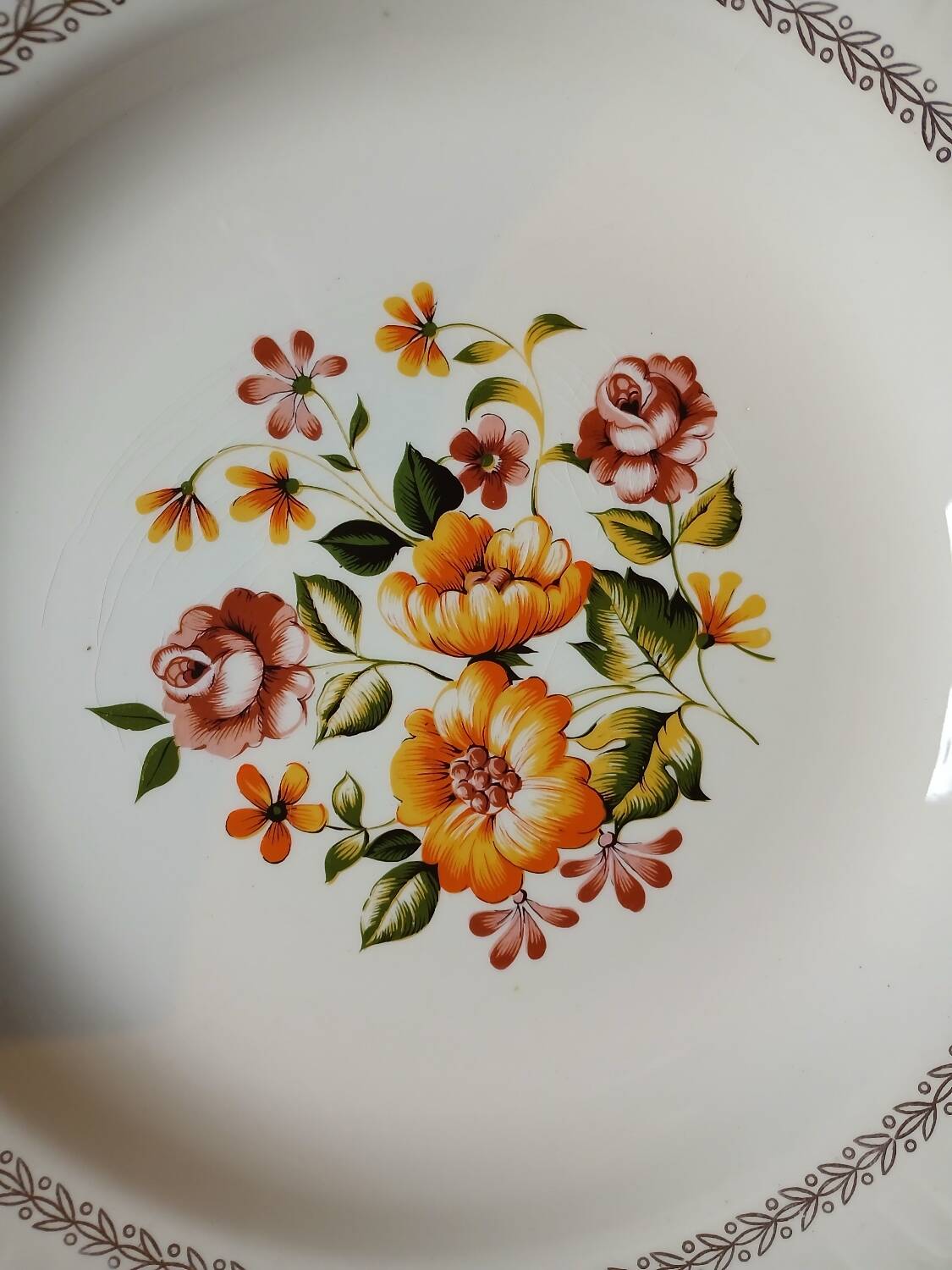 12 assiettes creuses anciennes "Capri "