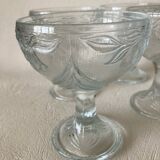 4 coupes à glace en verre  moulé