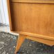 Commode vintage au pied compas