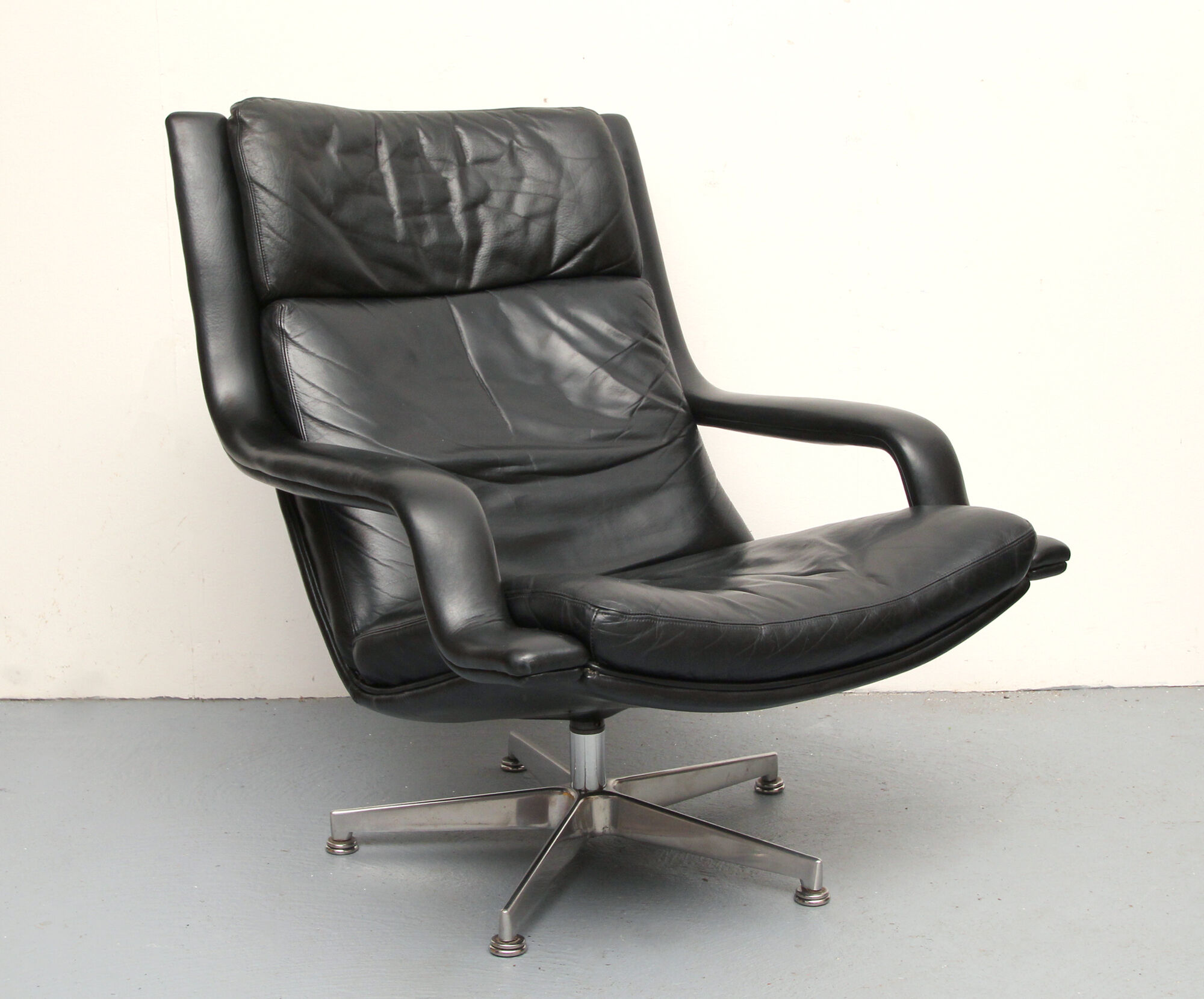 1970s leather swivel chair from geoffrey hartcourt for artifort