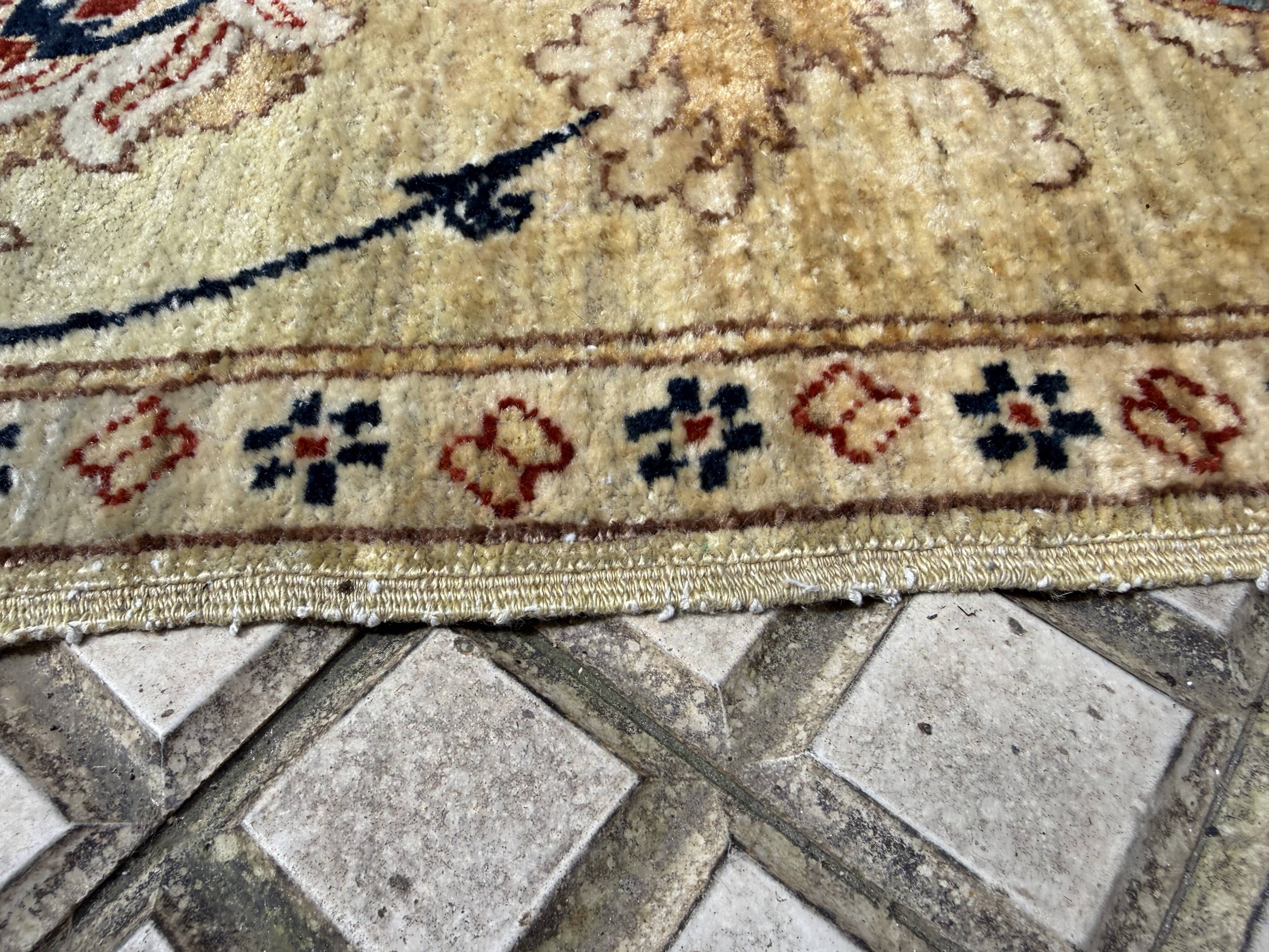 Tapis d’Orient noué main en laine, 287 × 237 cm