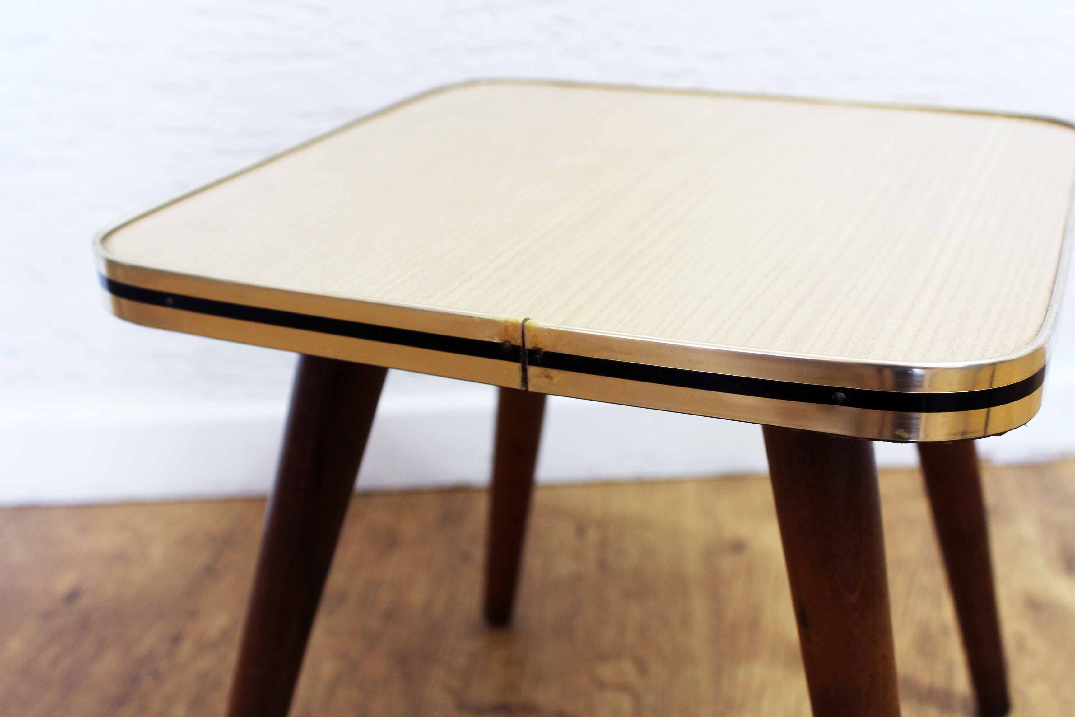 Plant holder in formica