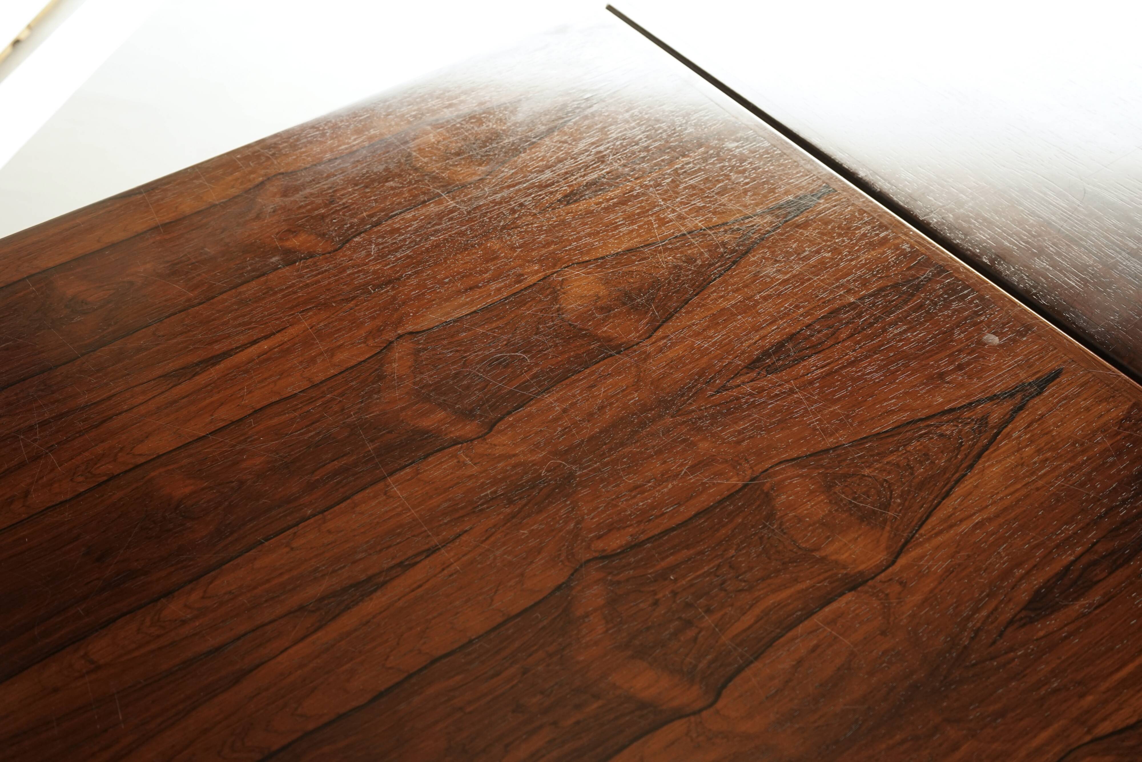 Scandinavian Rosewood extendable Dining Table. 1960s