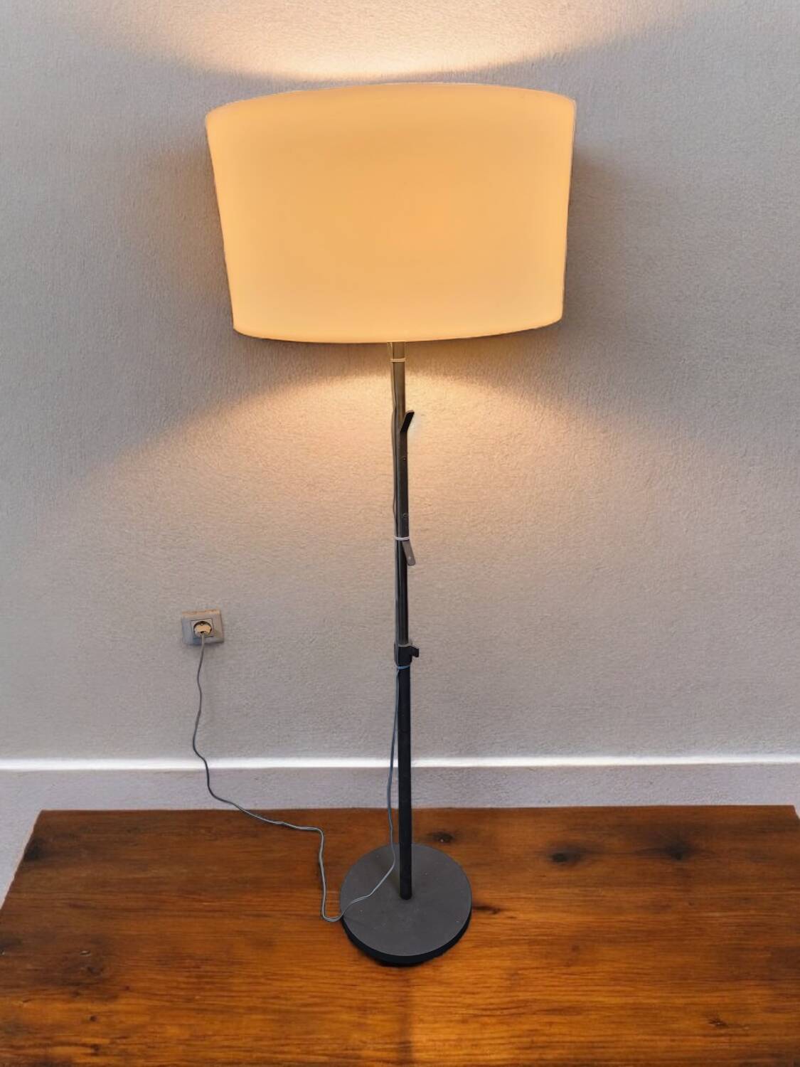 Lampadaire Space Age design 1970  Abat-jour Ø48cm