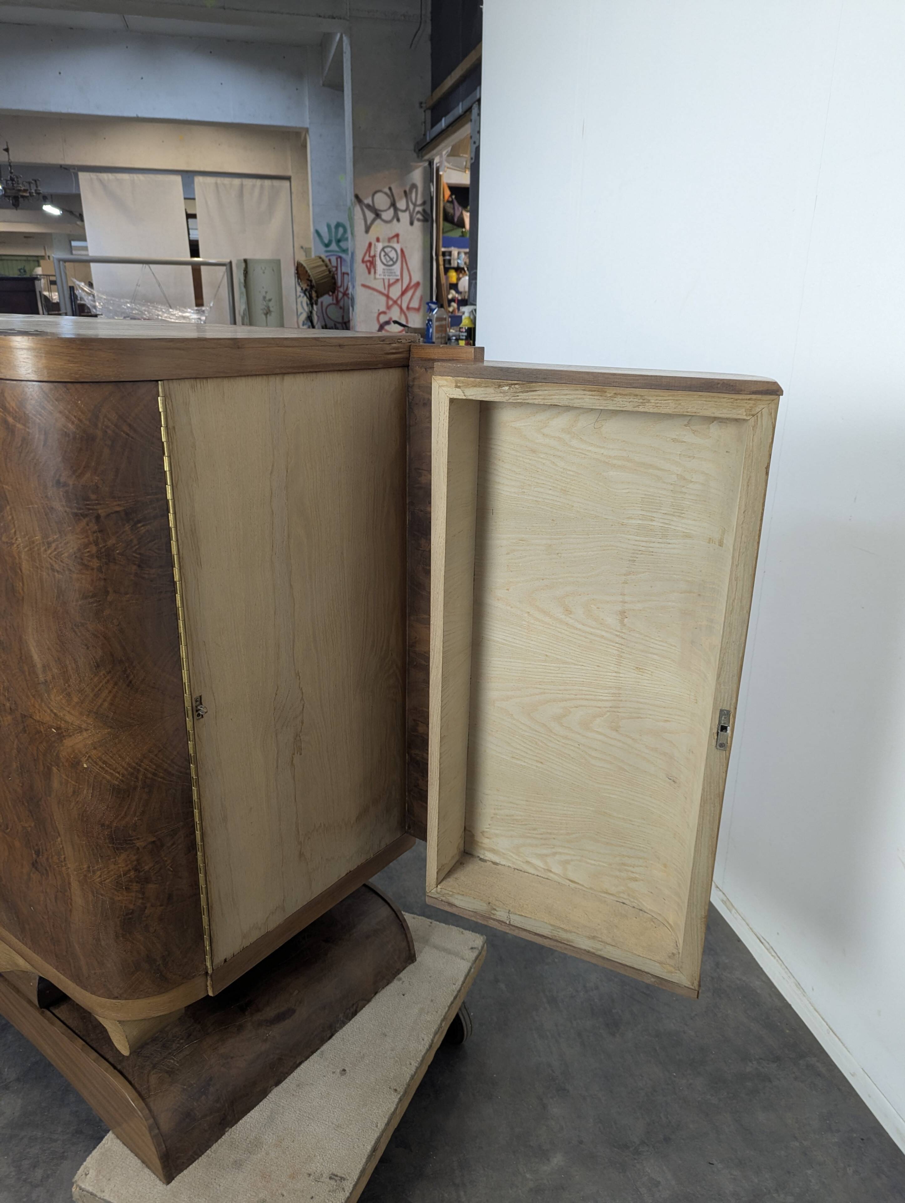 Brutalist enfilade with diamond points