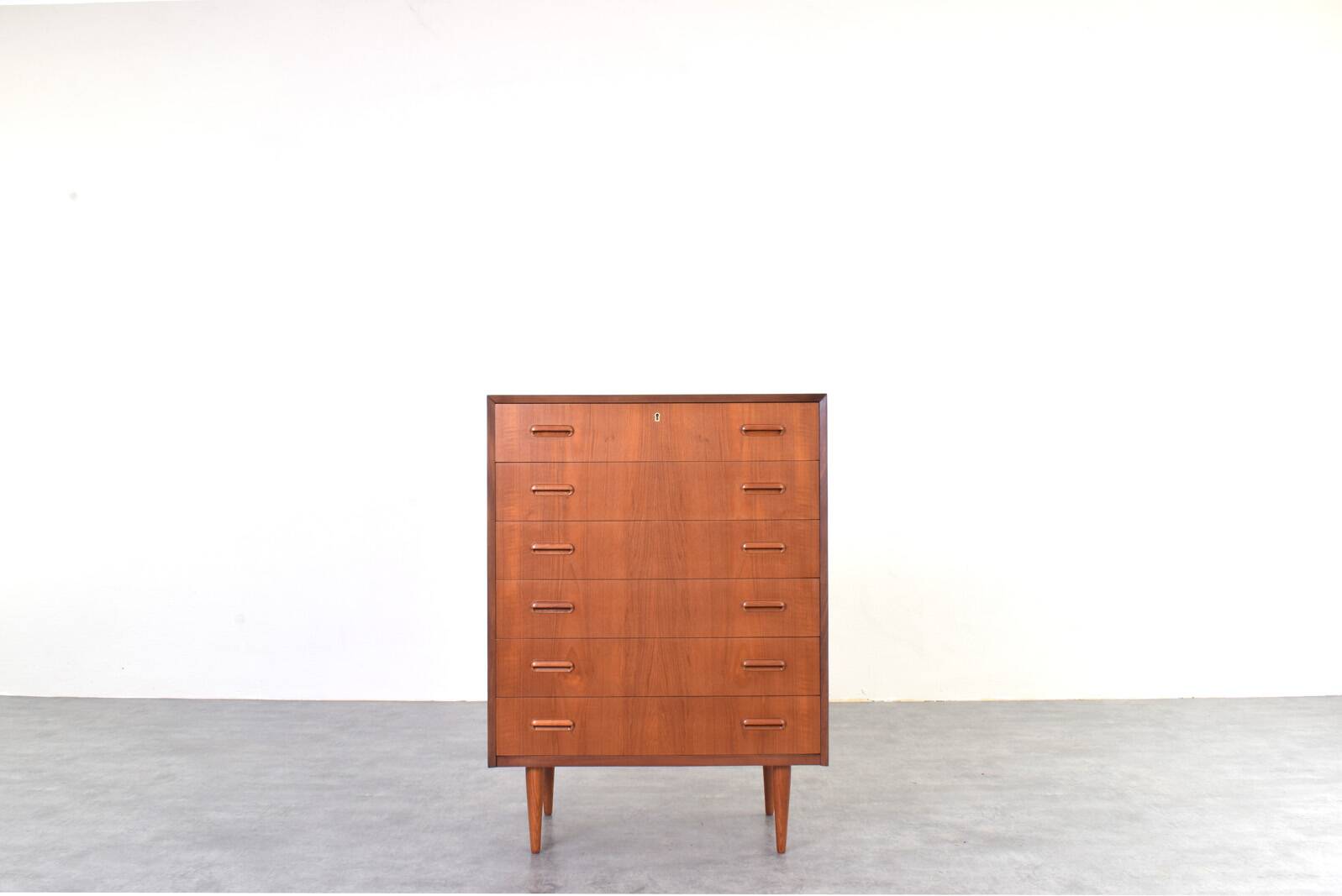 Commode en teck danois des années 1960.
