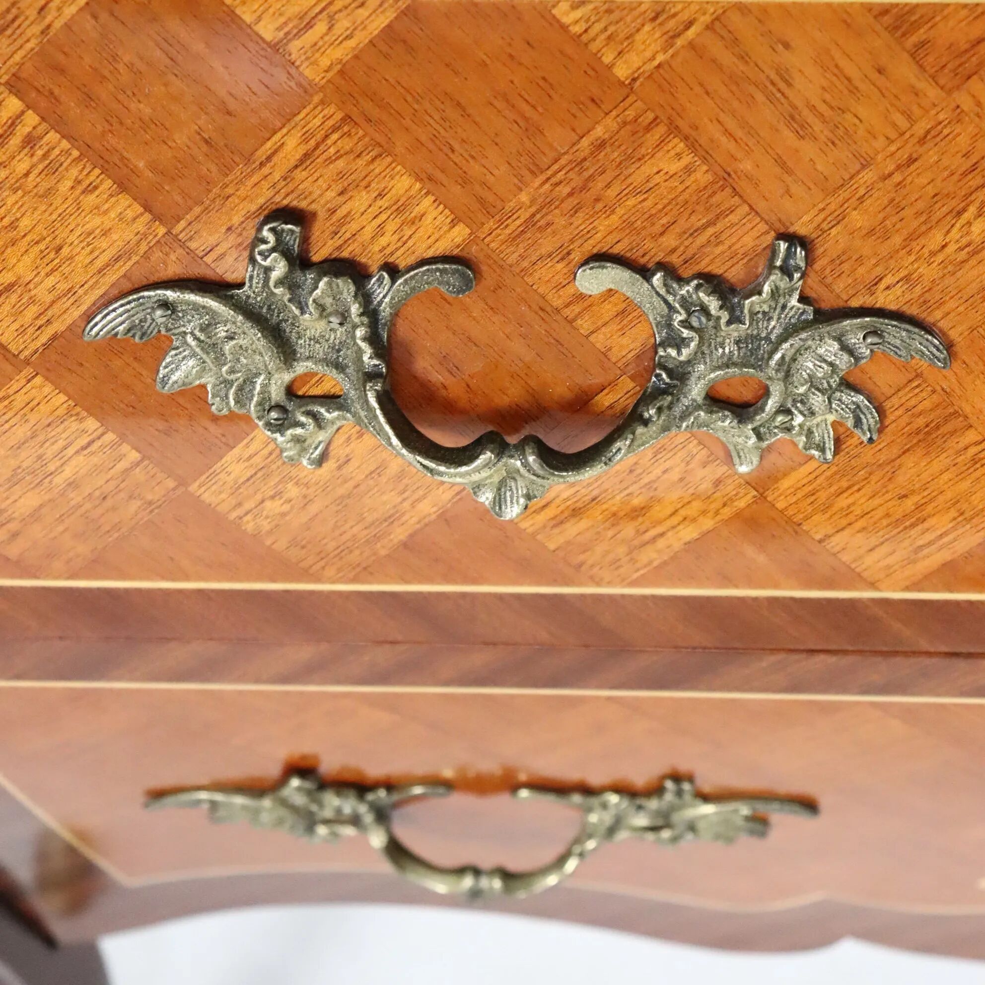 Commode bombée avec plateau en marbre, Ryden möbler AB, Nybro (Suède)