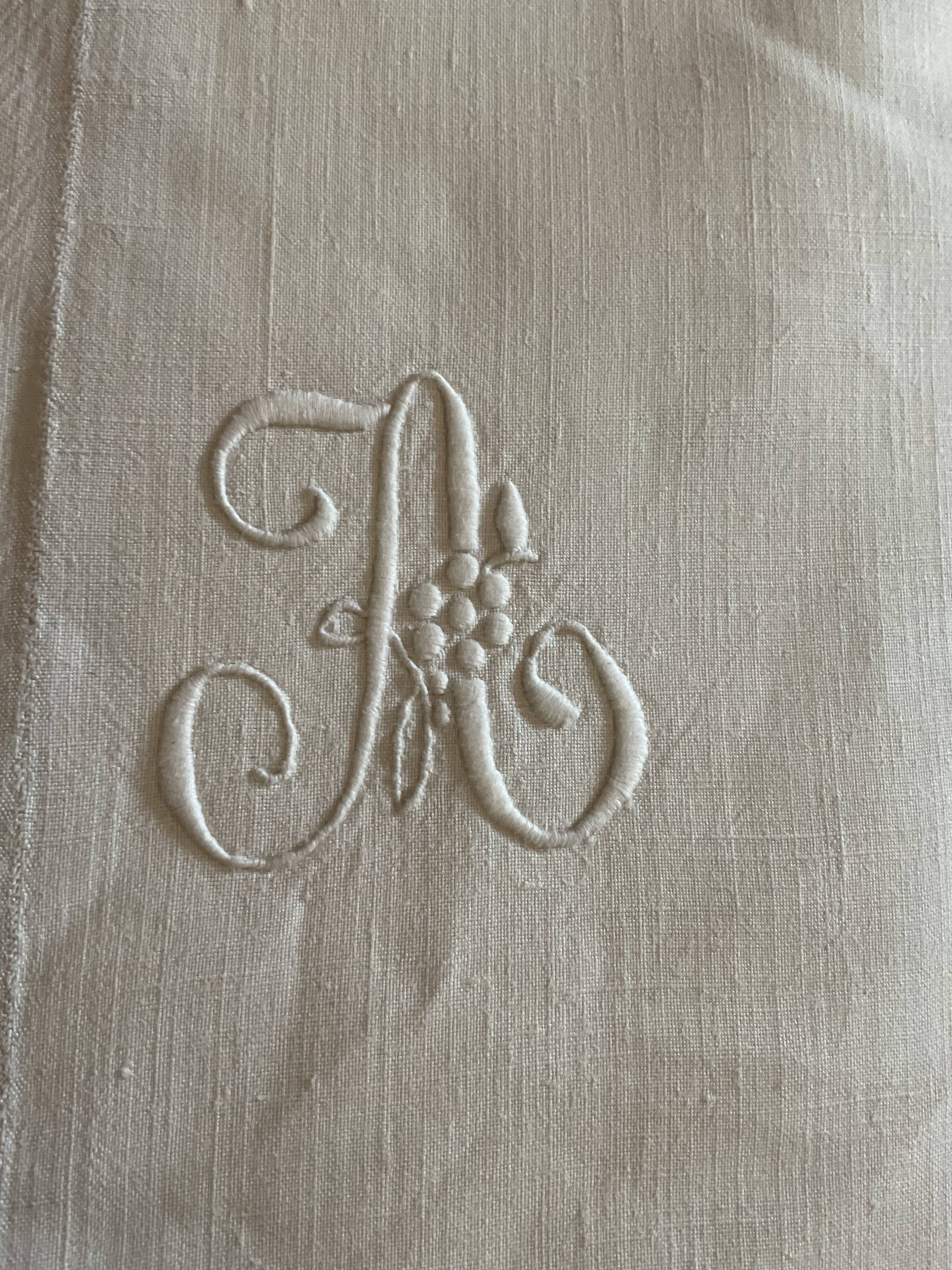 Drap ancien brodé monogramme ca