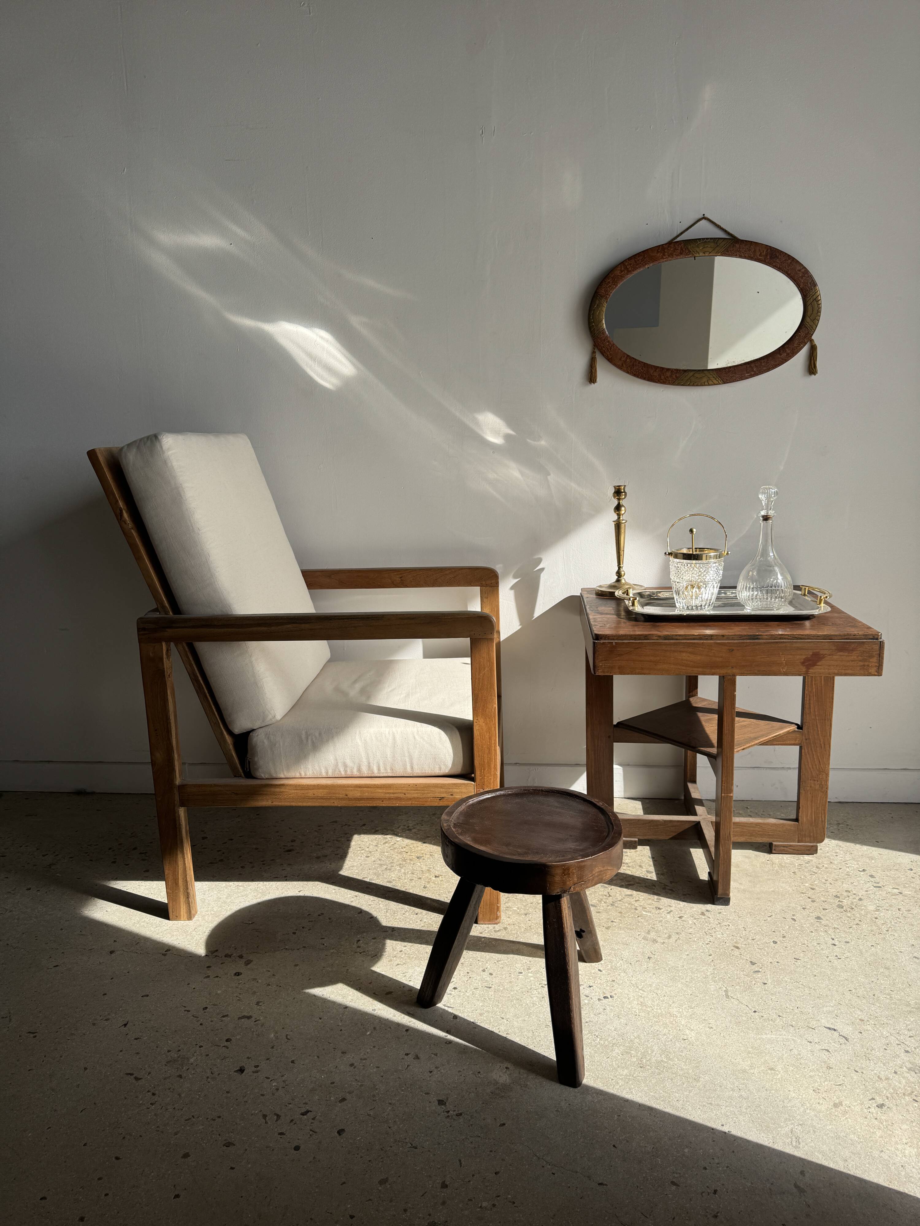 Small oval Art Deco mirror in brown and gold 33x54.