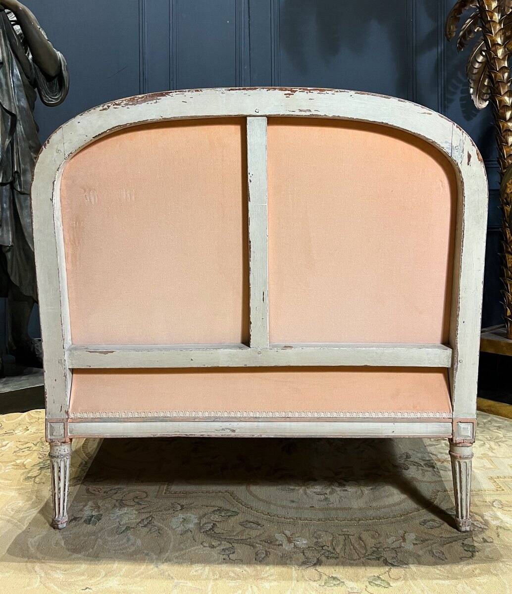 Marquise / Small Sofa From the Napoleon III Period in Painted Wood, Finely Carved - 19th Century