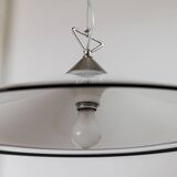 Grand plafonnier vintage en verre de Murano blanc avec bord noir et support en acier inoxydable – lampe suspendue italienne des années 1970