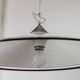 Grand plafonnier vintage en verre de Murano blanc avec bord noir et support en acier inoxydable – lampe suspendue italienne des années 1970