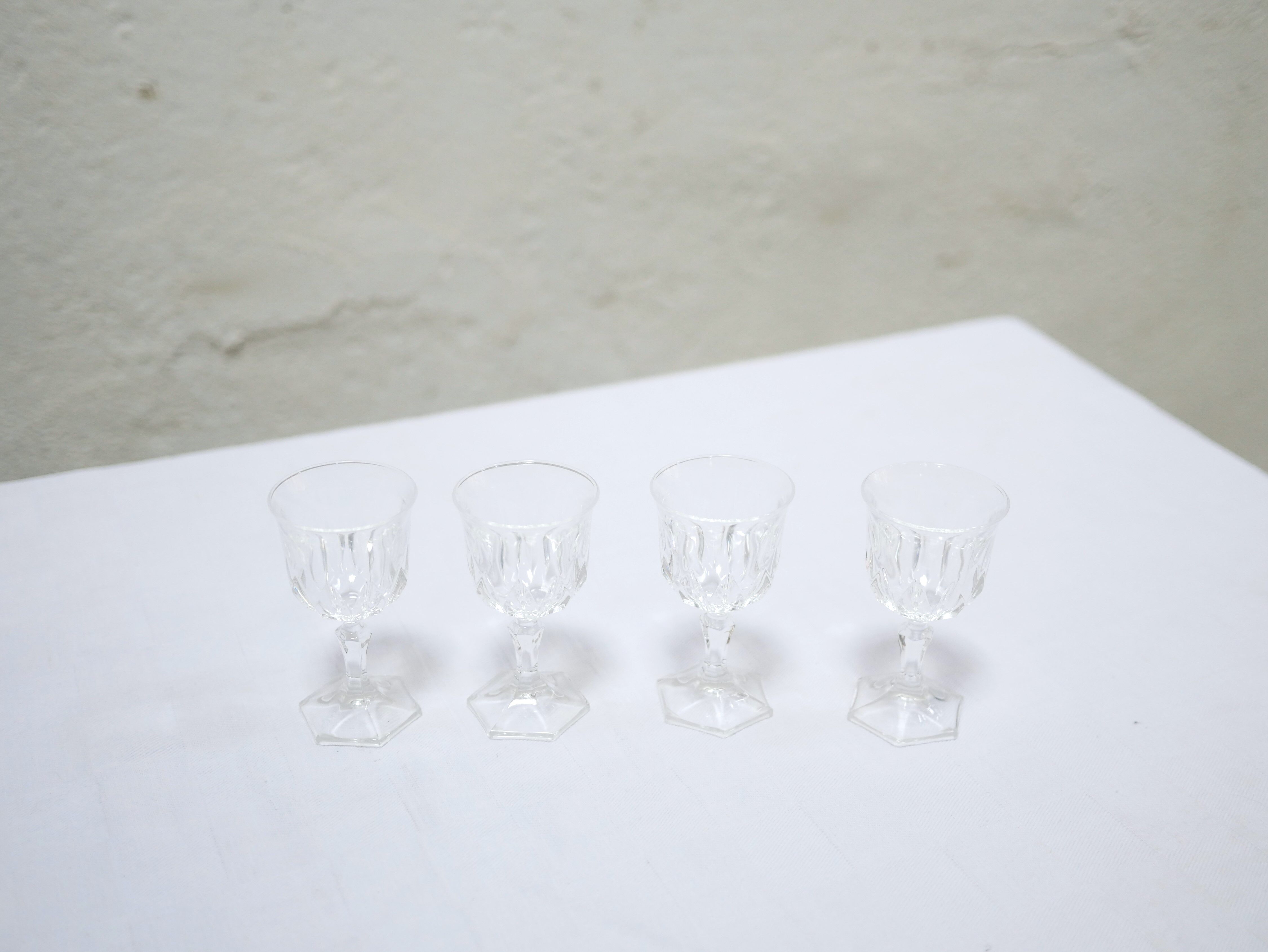 Series of 4 glasses with vintage liqueur cristal d'Arques