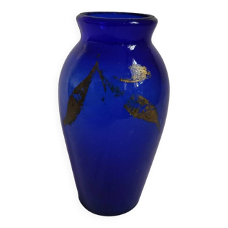 Vase en verre bleu