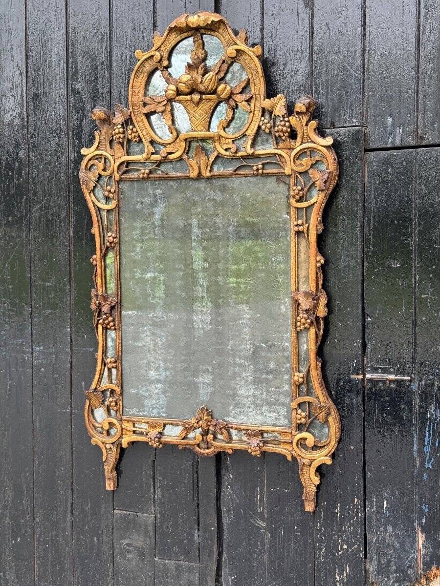 Large Louis XV Pareclosed Mirror In Carved And Gilded Wood, France 18th Century