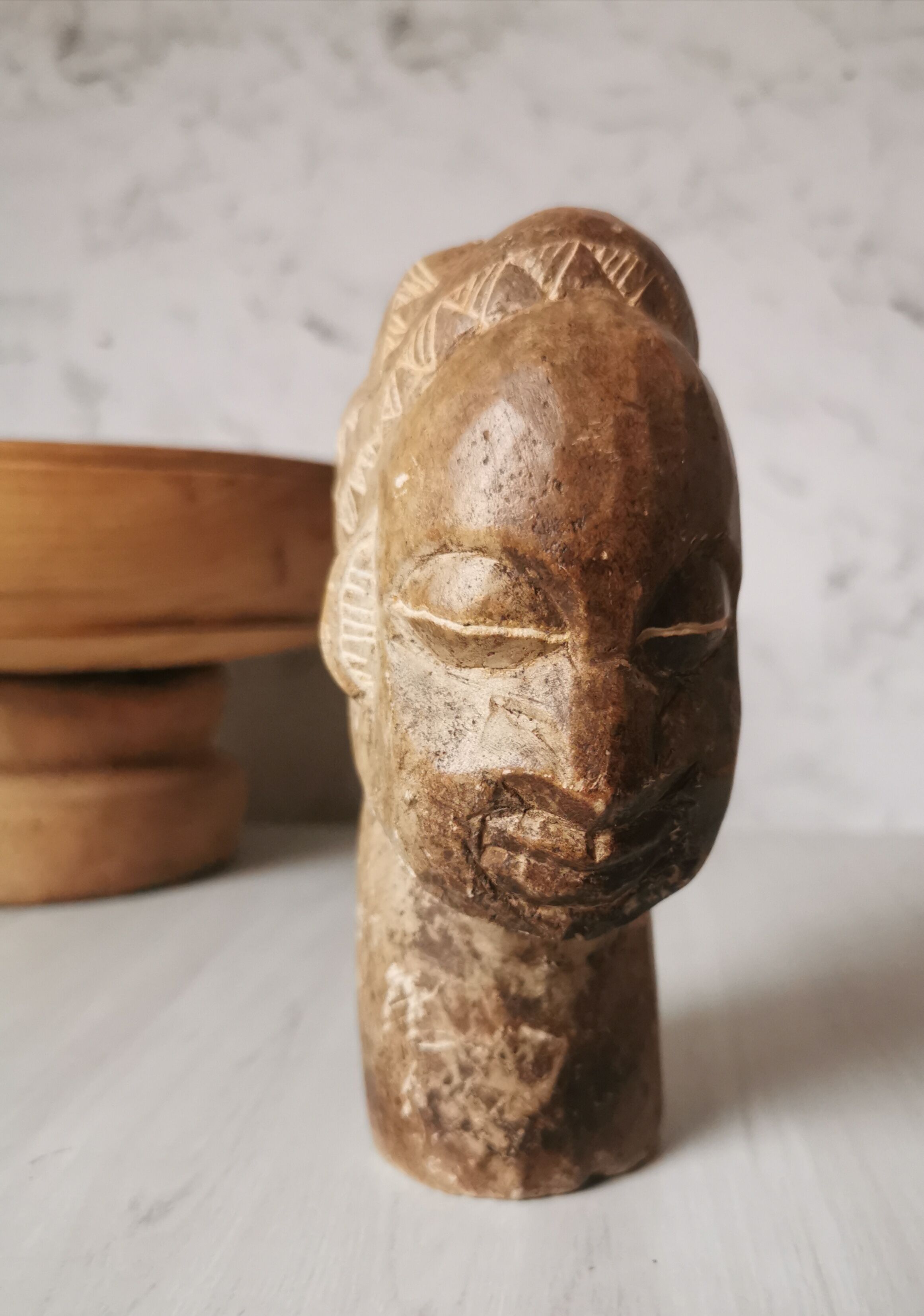 Statuette woman stone nbigou gabon
