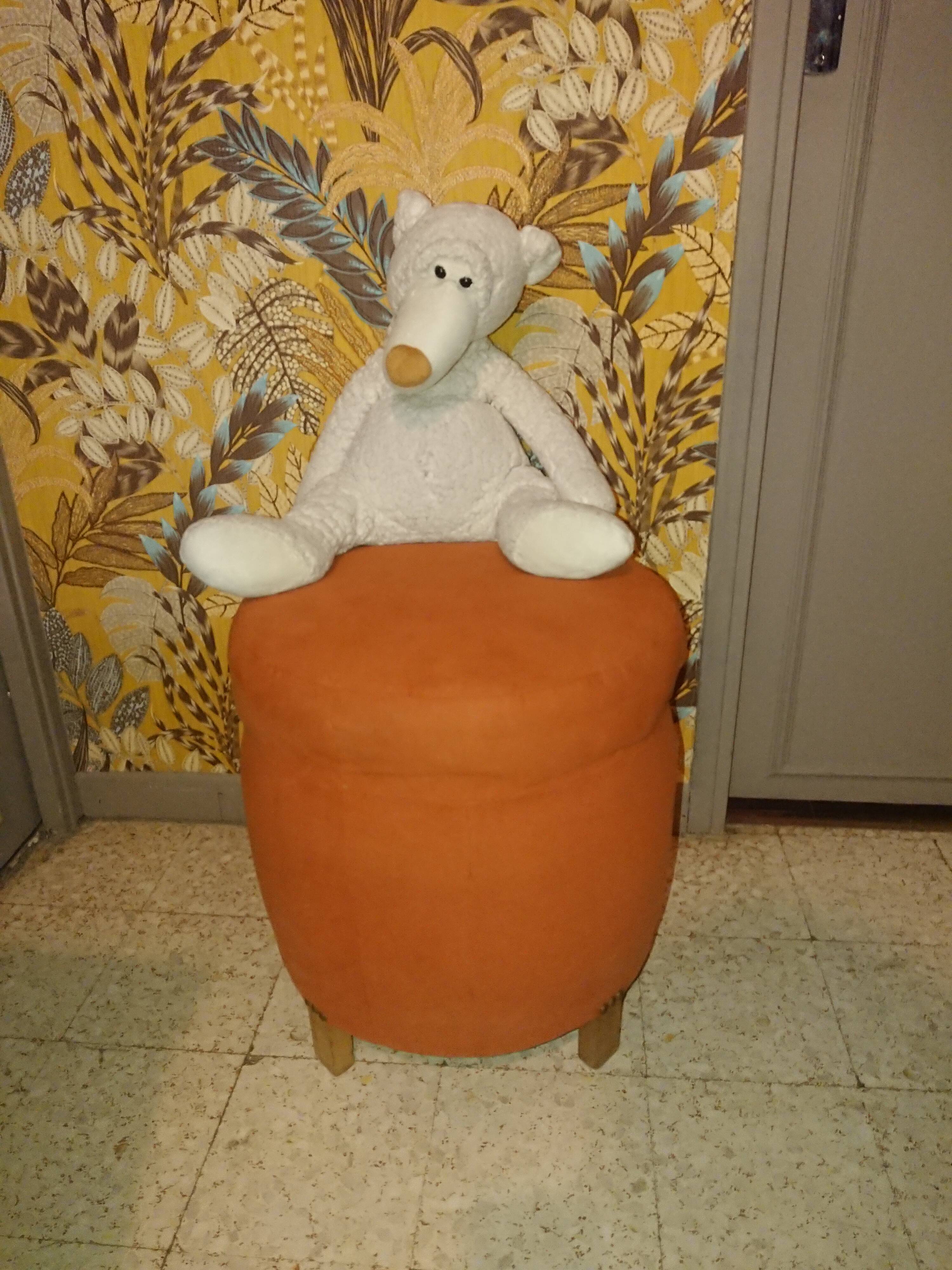 Pouf art deco in suede fabric color orange wooden legs