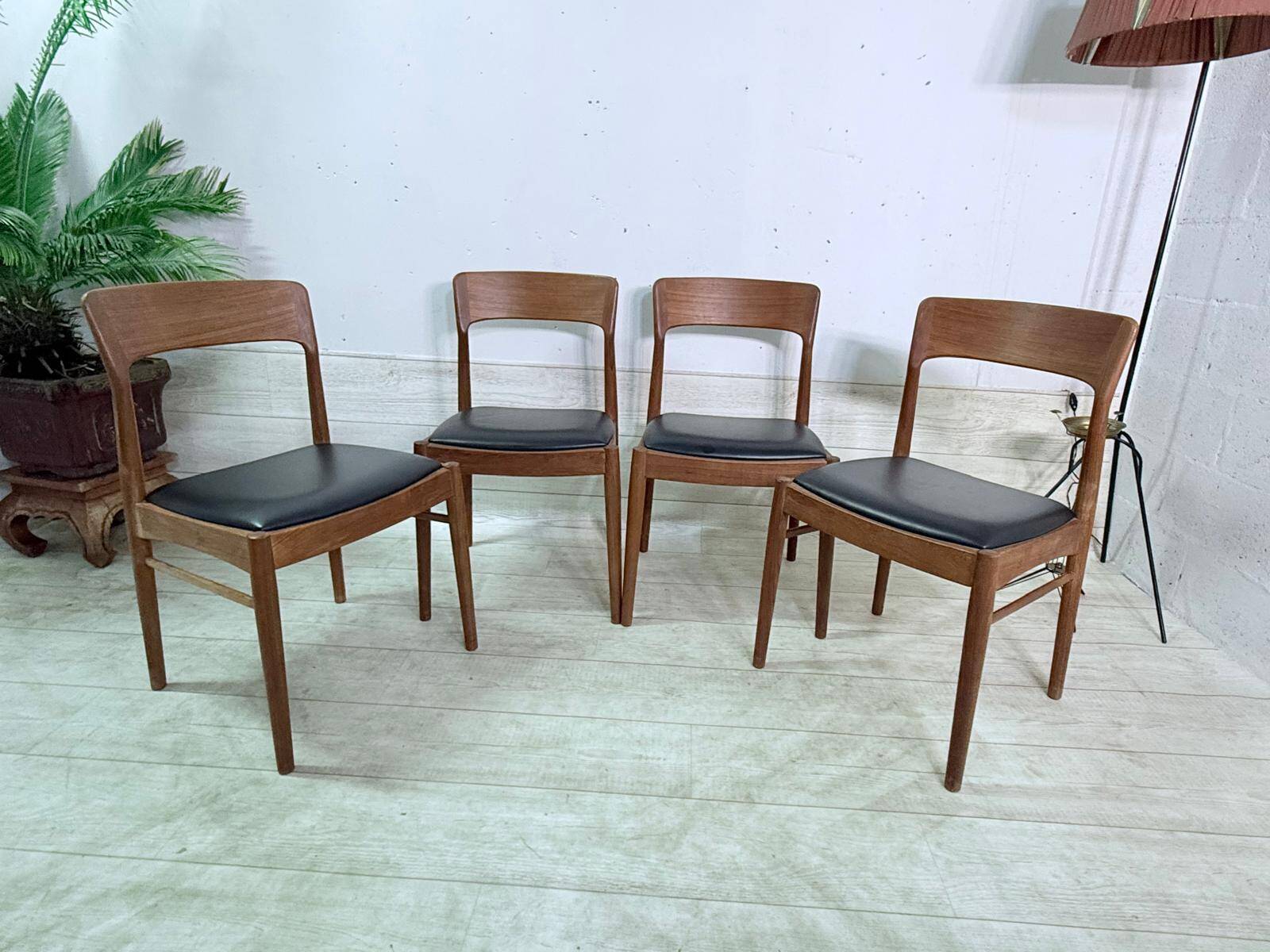 4 Chaises scandinaves Henning Kjaernulf