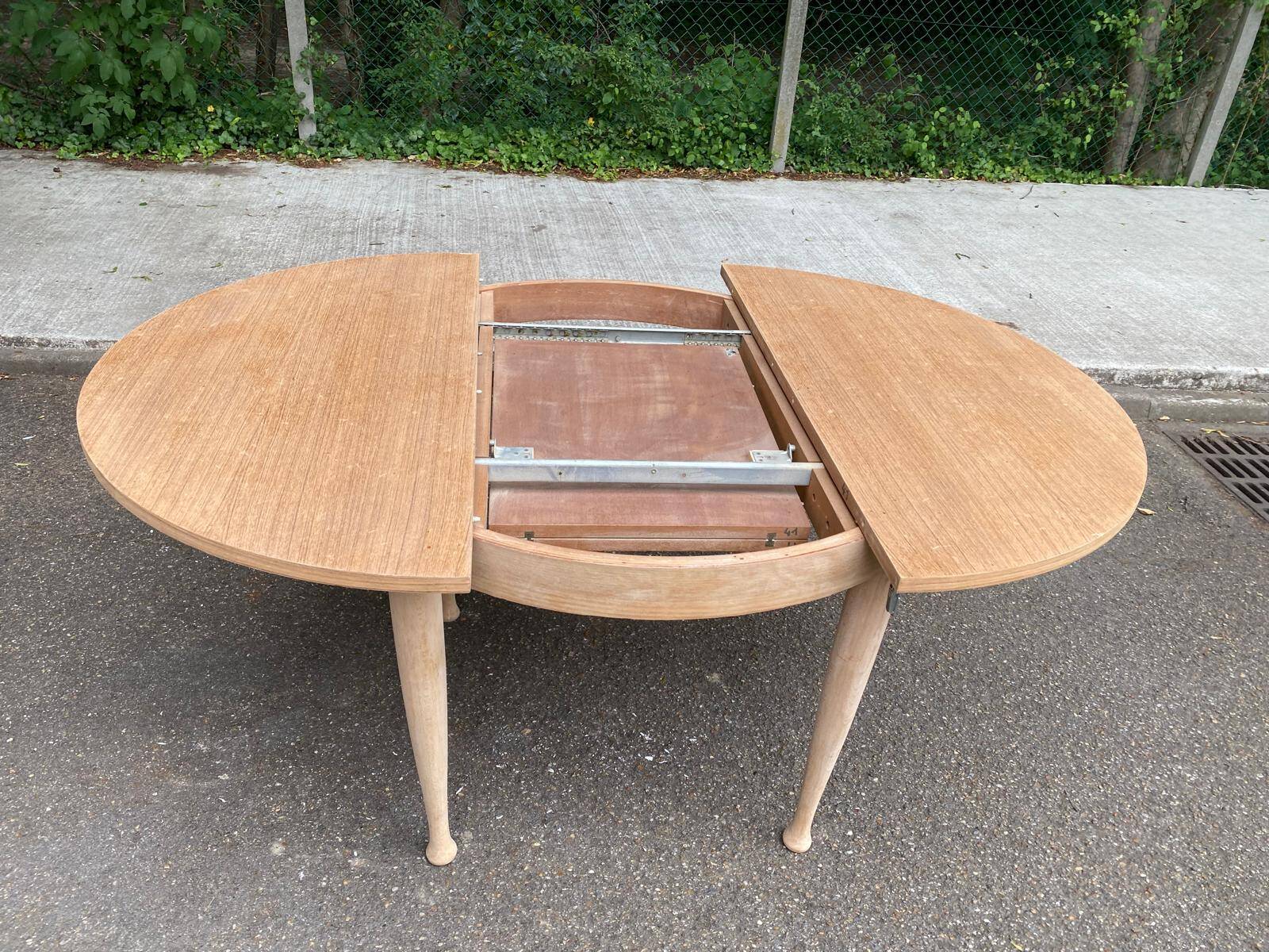 Renovated round extendable Scandinavian dining table in teak, 110cm.