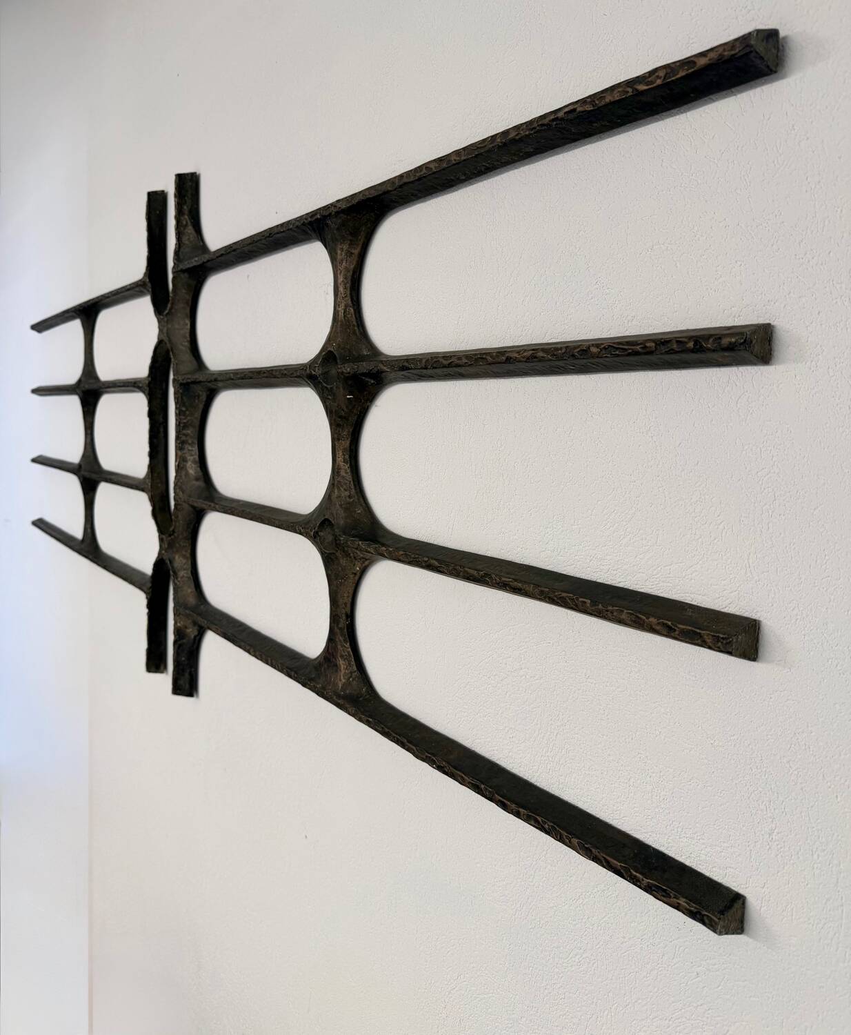 XXL wall sculpture in cast aluminium, 1970s Brutalist design.