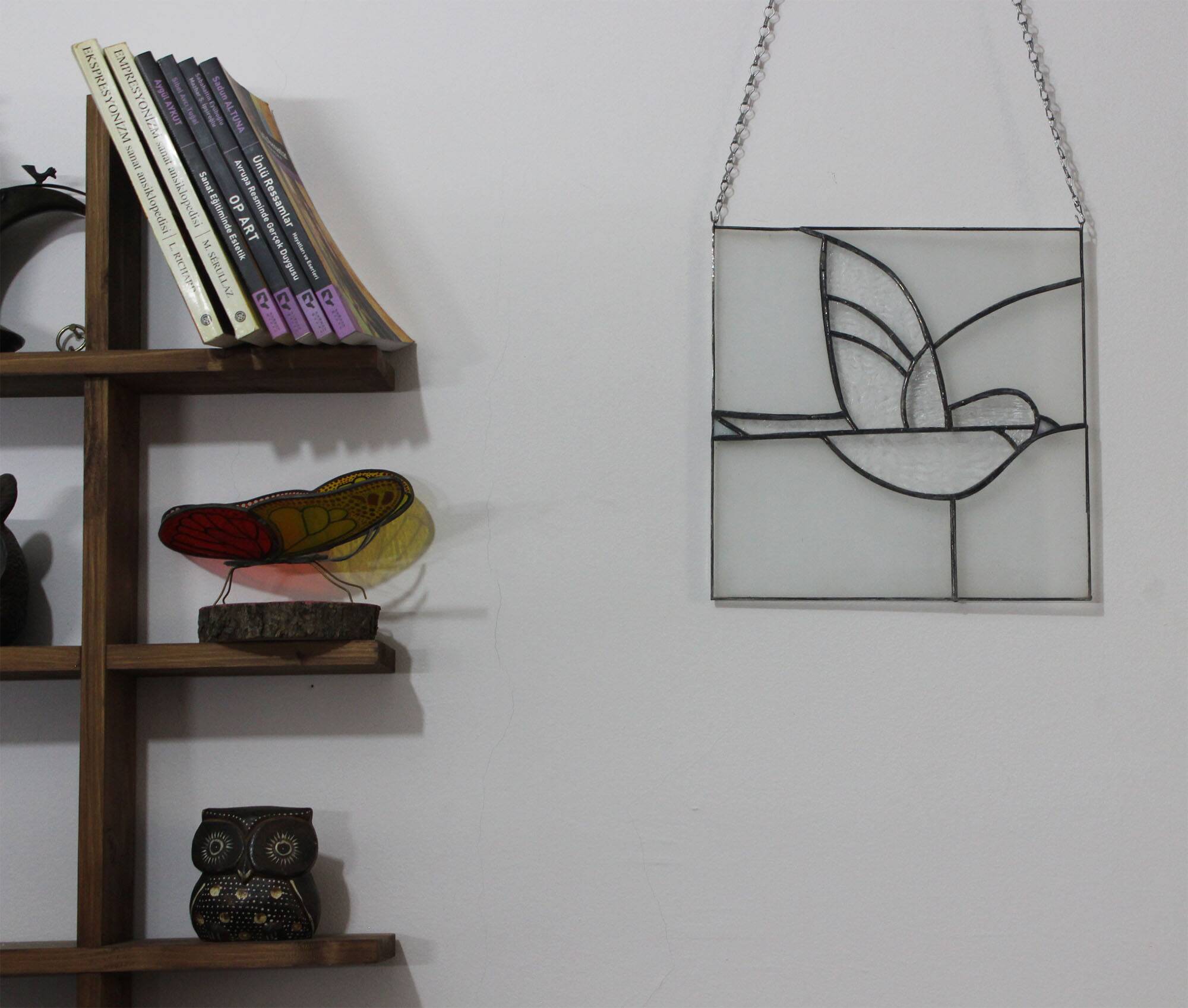Vitrail décoratif oiseau, style Tiffany, verre coloré fait main 40×40 cm
